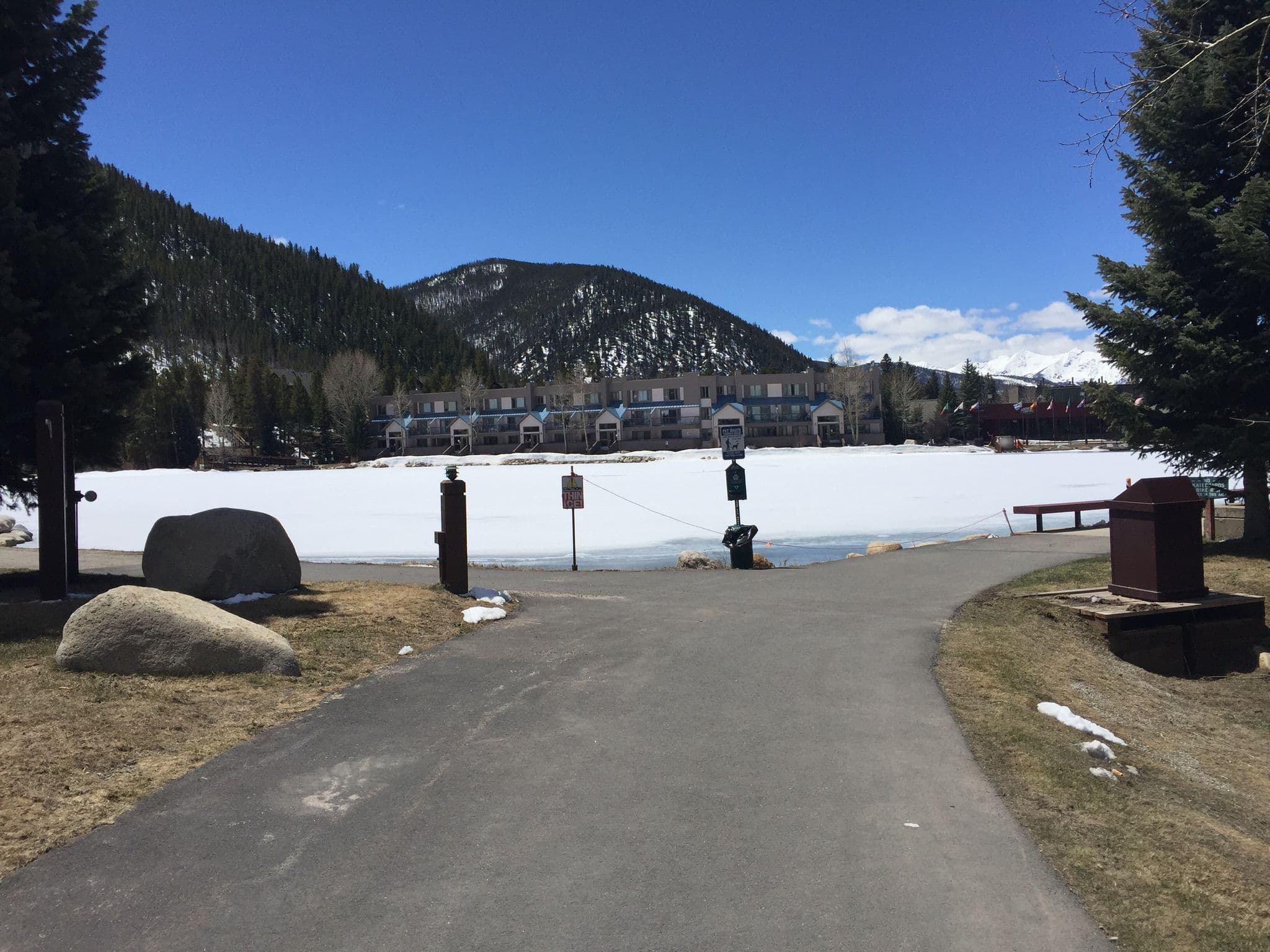 Street view near Willows At Keystone, Silverthorne — © jonahadkins (CC BY-SA · Mapillary)