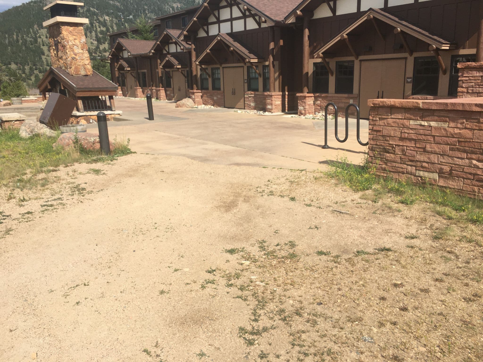 Street view near YMCA: Longs Peak Lodge, Estes Park — © hereitgoes (CC BY-SA · Mapillary)