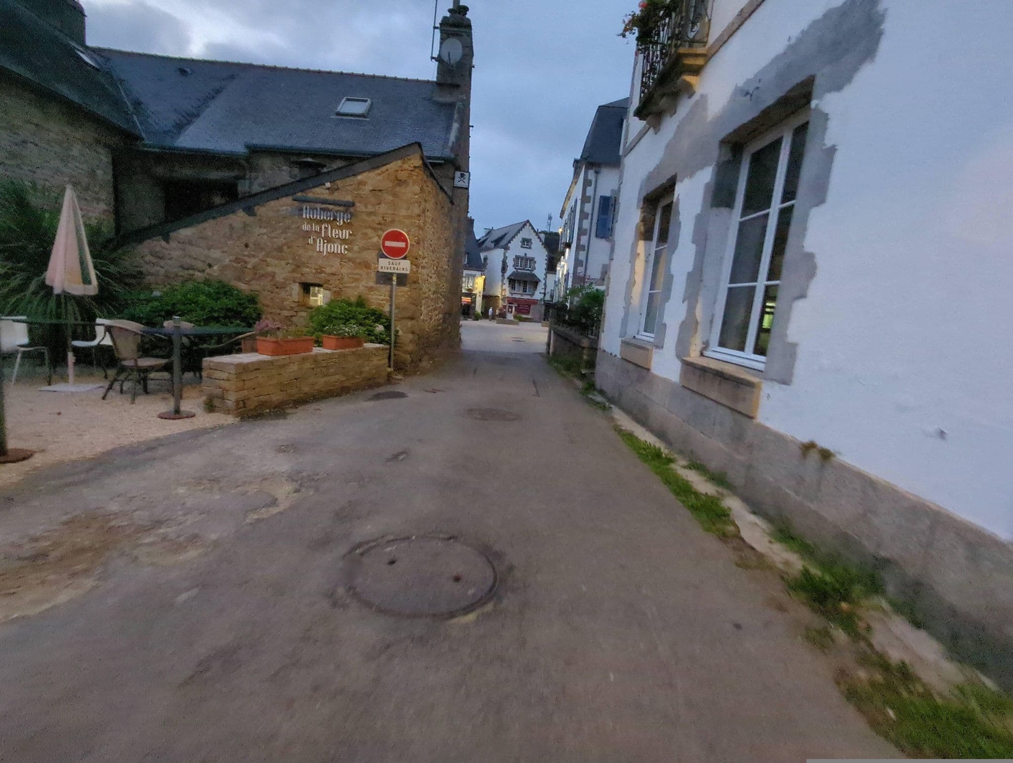 Street view near Pension du Moulin - Hôtel, Pont-Aven — © andreadfc (CC BY-SA · Mapillary)