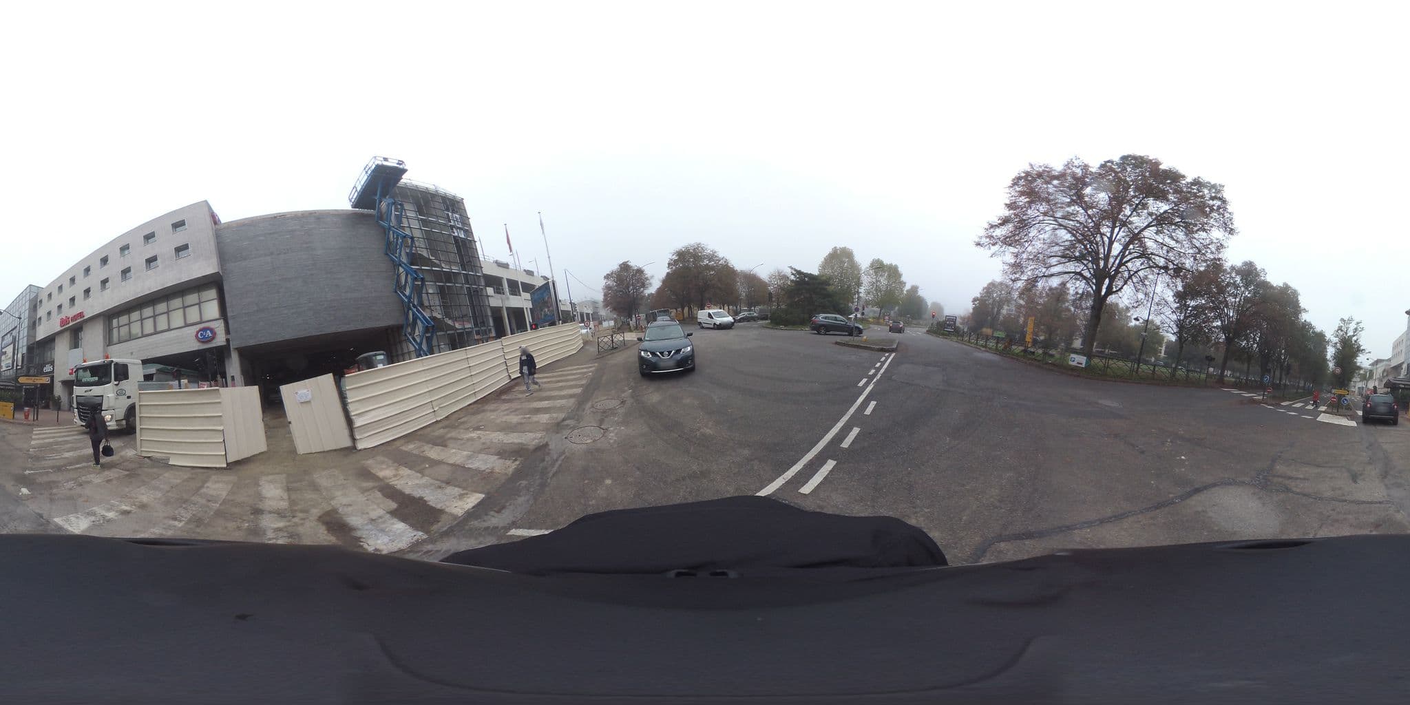 Street view near B&B HOTEL Versailles Le Chesnay, Le Chesnay — © simon_geovelo (CC BY-SA · Mapillary)