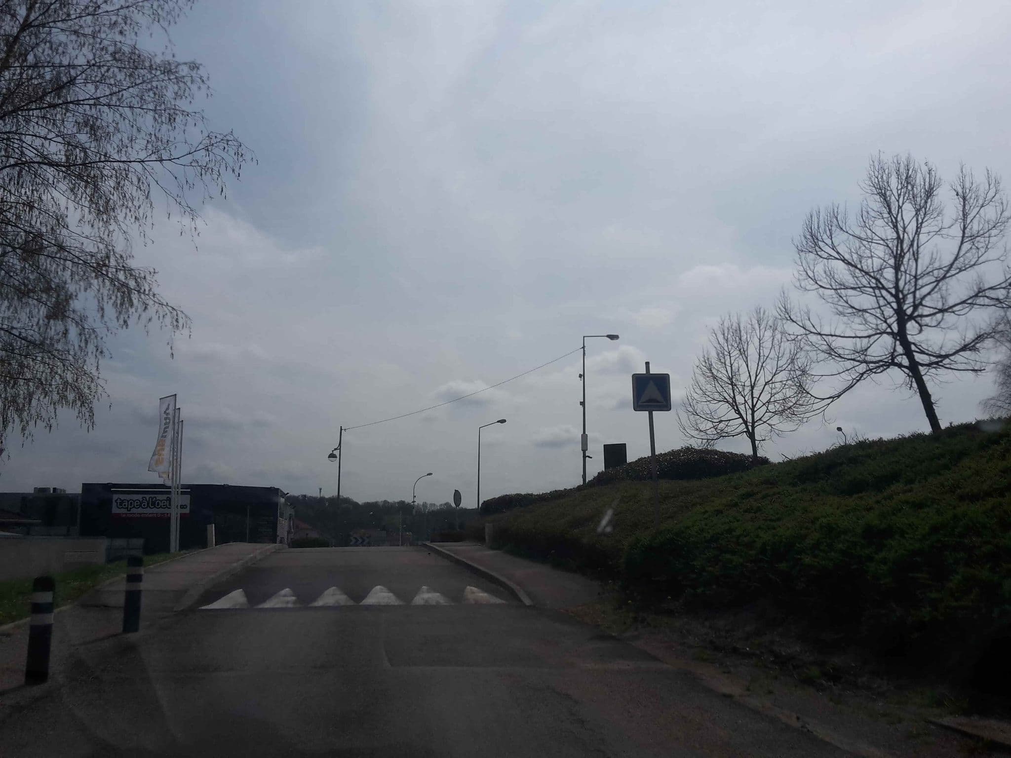 Street view near Etap Hotel Besançon nord, École-Valentin — © etrimaille (CC BY-SA · Mapillary)
