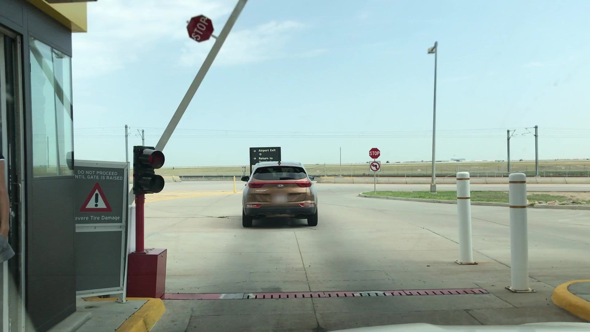 Street view near Wyndham Hotels & Resorts, Aurora — © lvl5 (CC BY-SA · Mapillary)