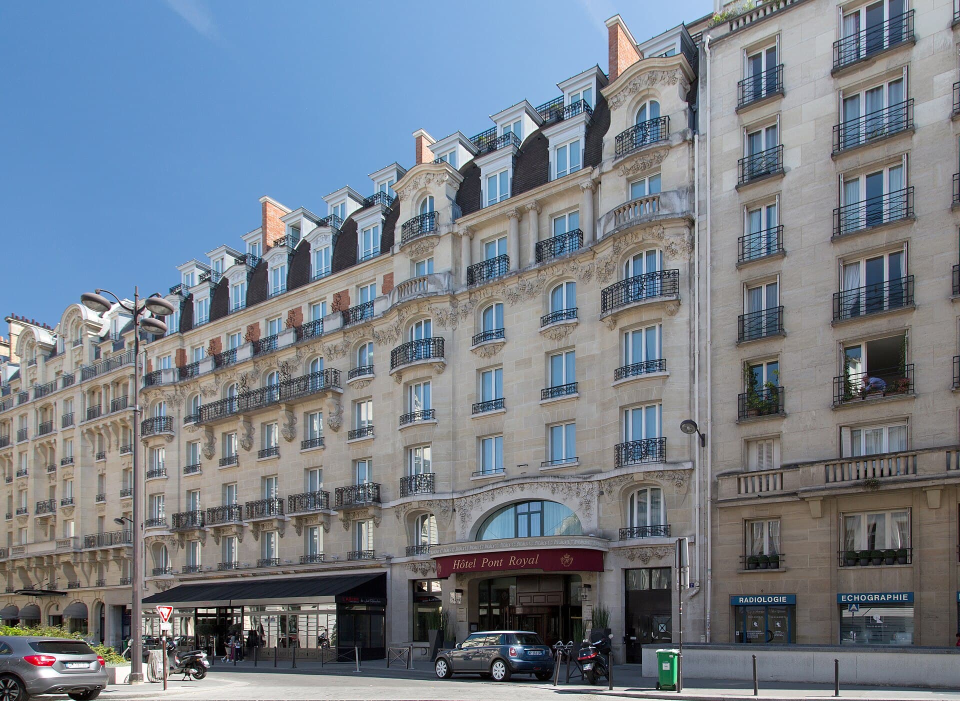 Hôtel Pont Royal (via Wikimedia Commons, CC BY-SA 2.0)