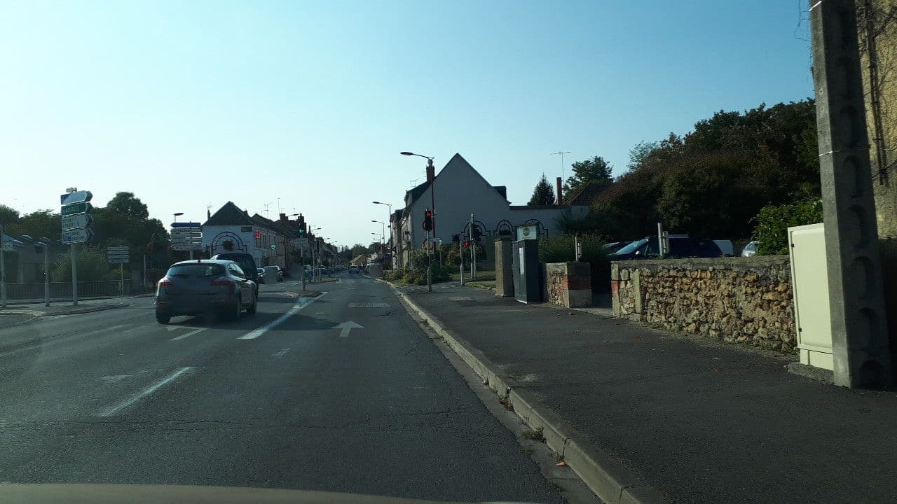 Street view near Hôtel Inn Design Vierzon, Vierzon — © lluc (CC BY-SA · Mapillary)
