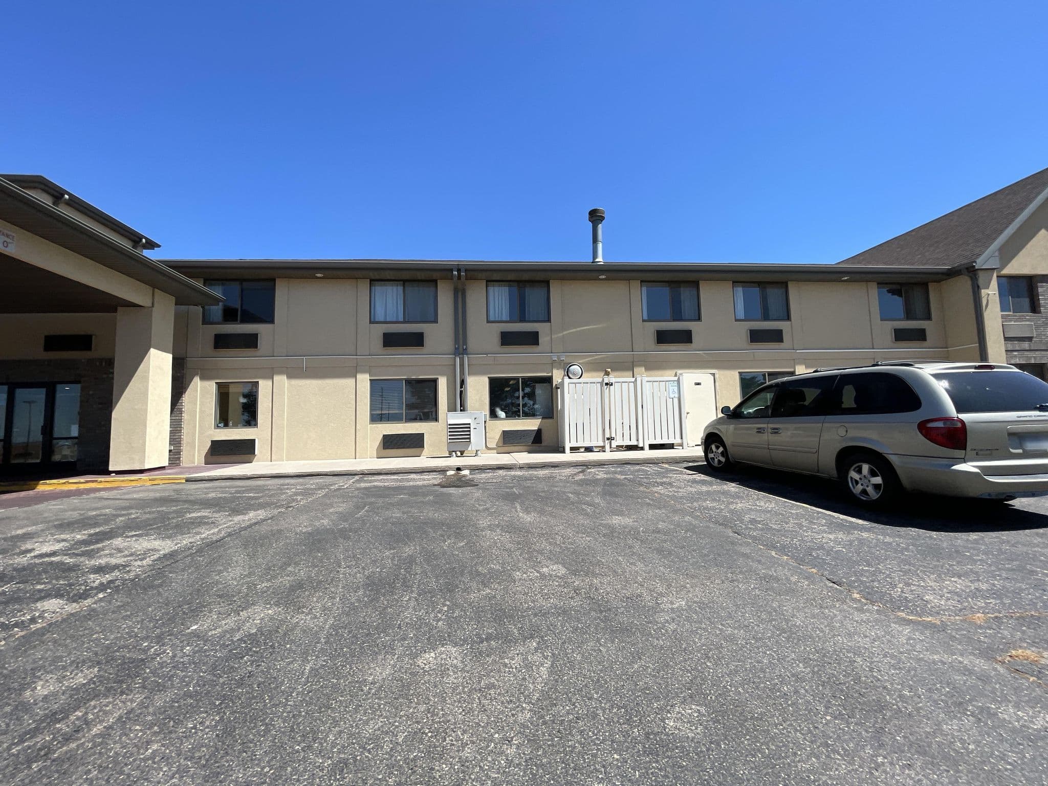 Street view near Holiday Inn Express Mccook (Us 6/34 & Hwy 83), McCook — © filipb (CC BY-SA · Mapillary)