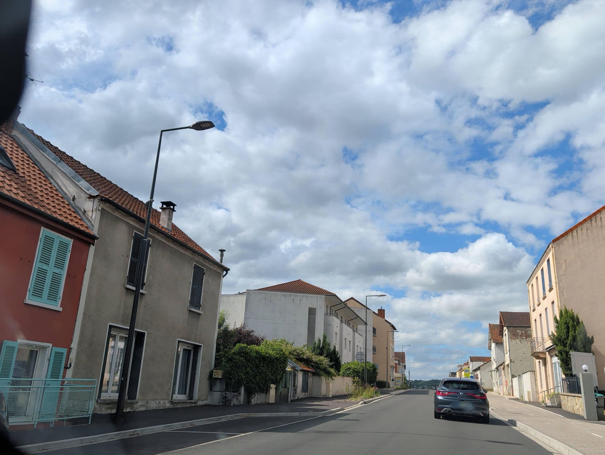 Street view near Logis Auberge Bourbonnaise, Saint-Yorre — © fpm (CC BY-SA · Mapillary)