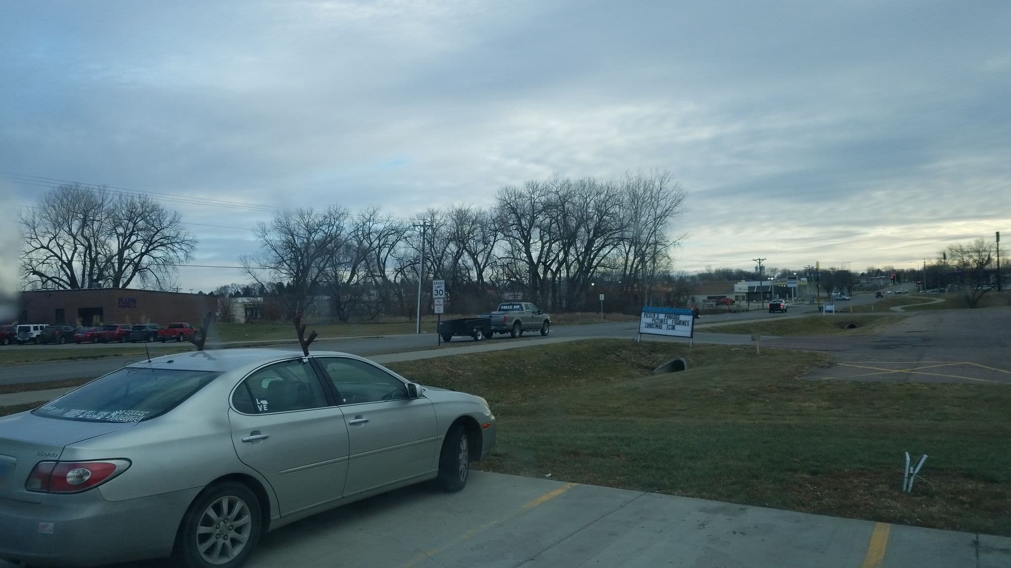 Street view near Econo Lodge, Yankton — © jbthemilker (CC BY-SA · Mapillary)