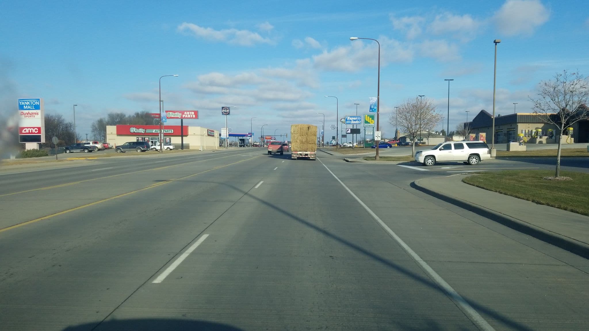 Street view near Comfort Inn, Yankton — © jbthemilker (CC BY-SA · Mapillary)