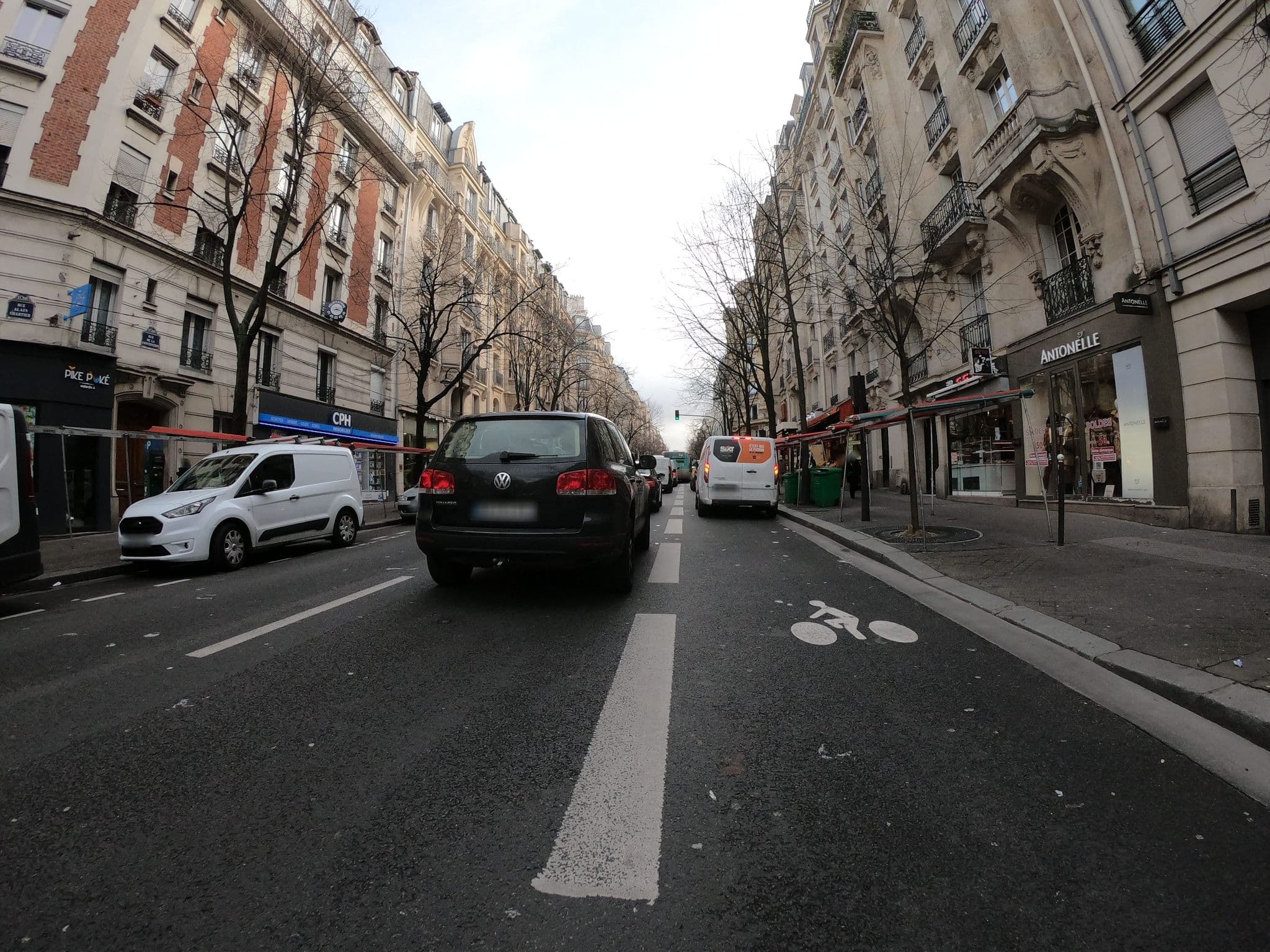 Street view near Convention Montparnasse, Paris 15 Vaugirard — © ywwwes (CC BY-SA · Mapillary)