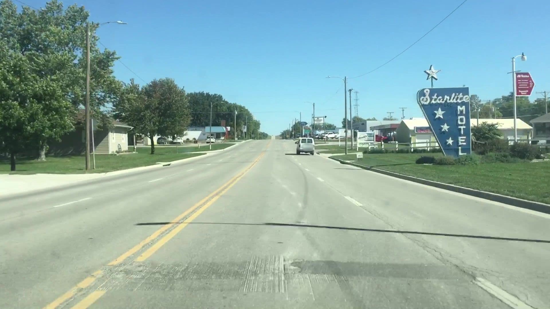 Street view near Starlite Motel, Sabetha — © lvl5 (CC BY-SA · Mapillary)