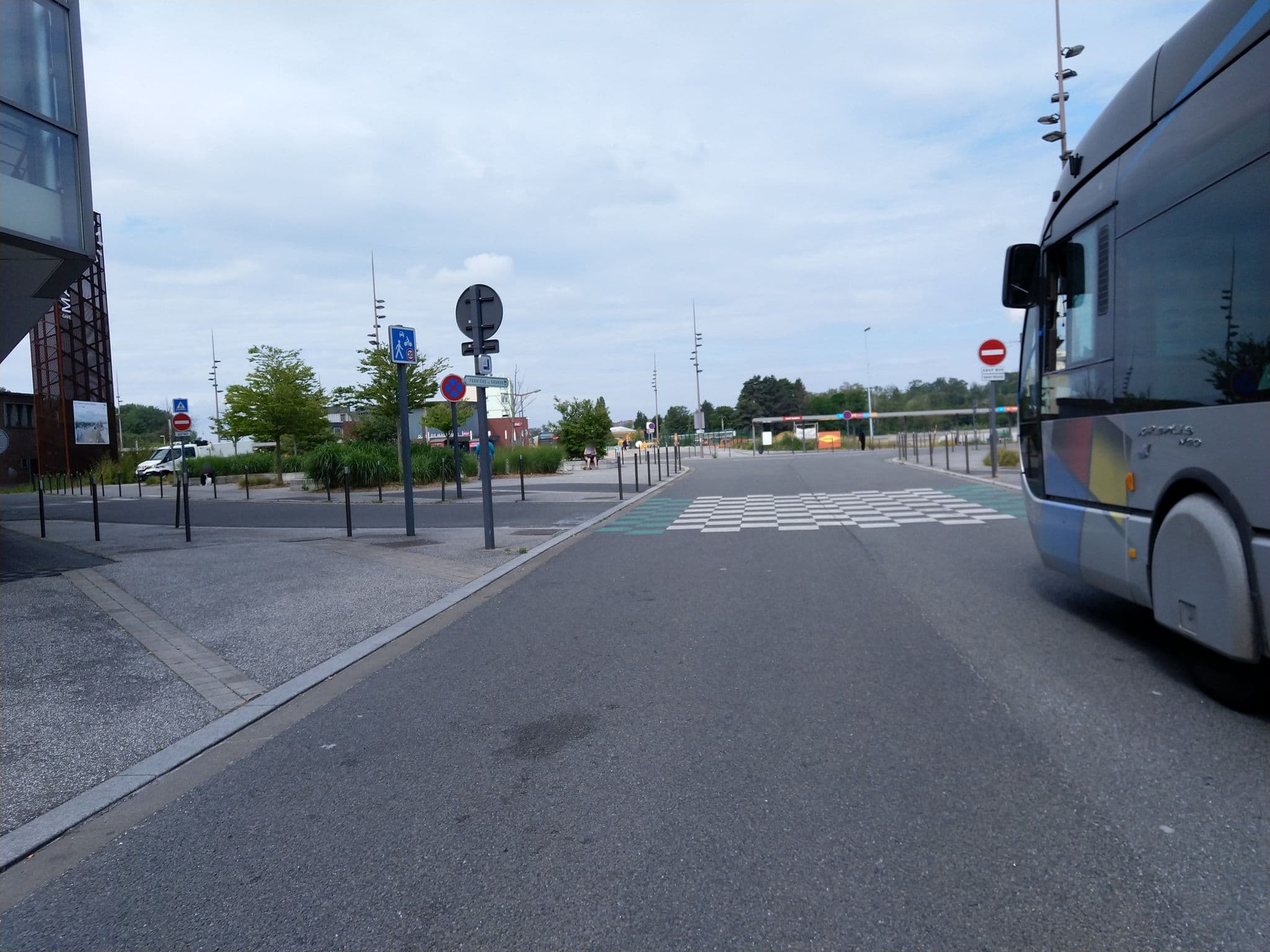 Street view near B&B Hotel Maubeuge, Maubeuge — © padididejurbise (CC BY-SA · Mapillary)