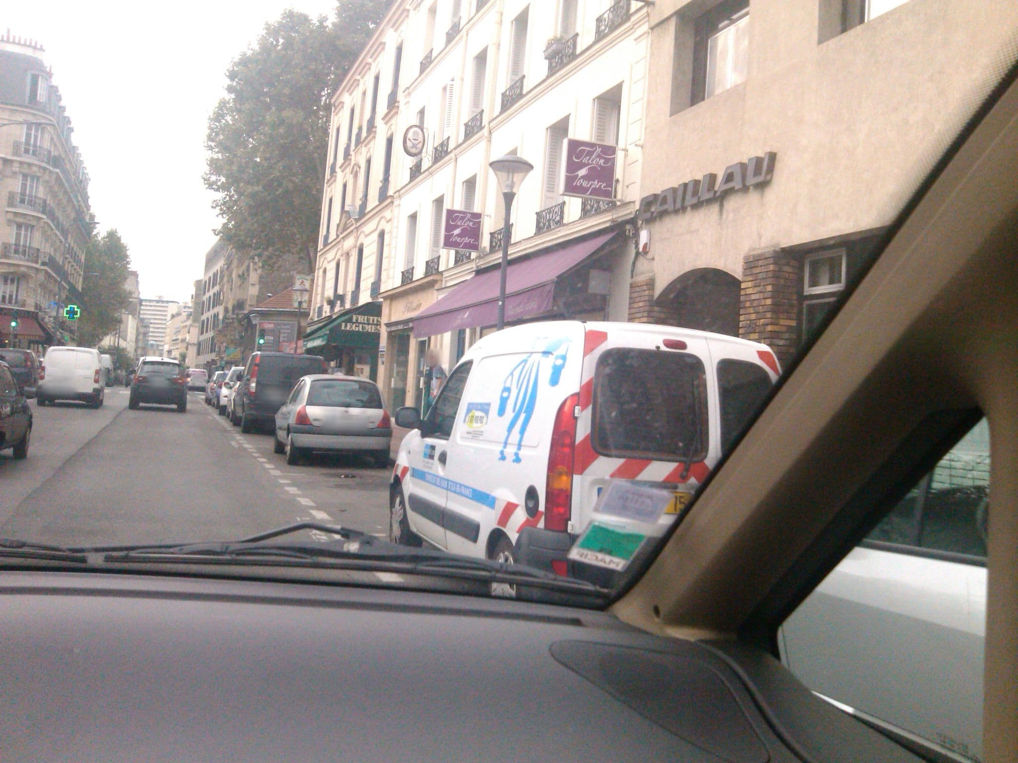 Street view near Hôtel Luxor, Vanves — © zerpou (CC BY-SA · Mapillary)