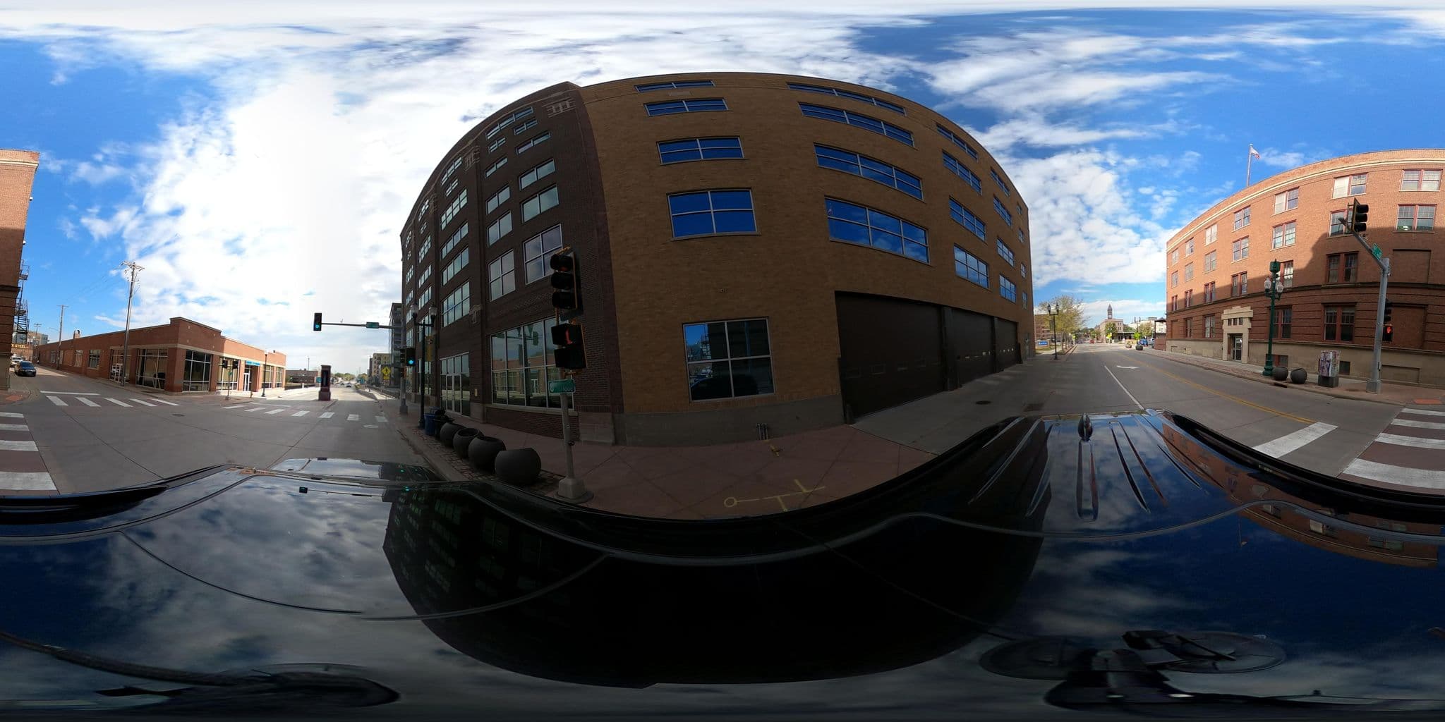 Street view near Hotel Phillipps, Sioux Falls — © justinmeyers (CC BY-SA · Mapillary)