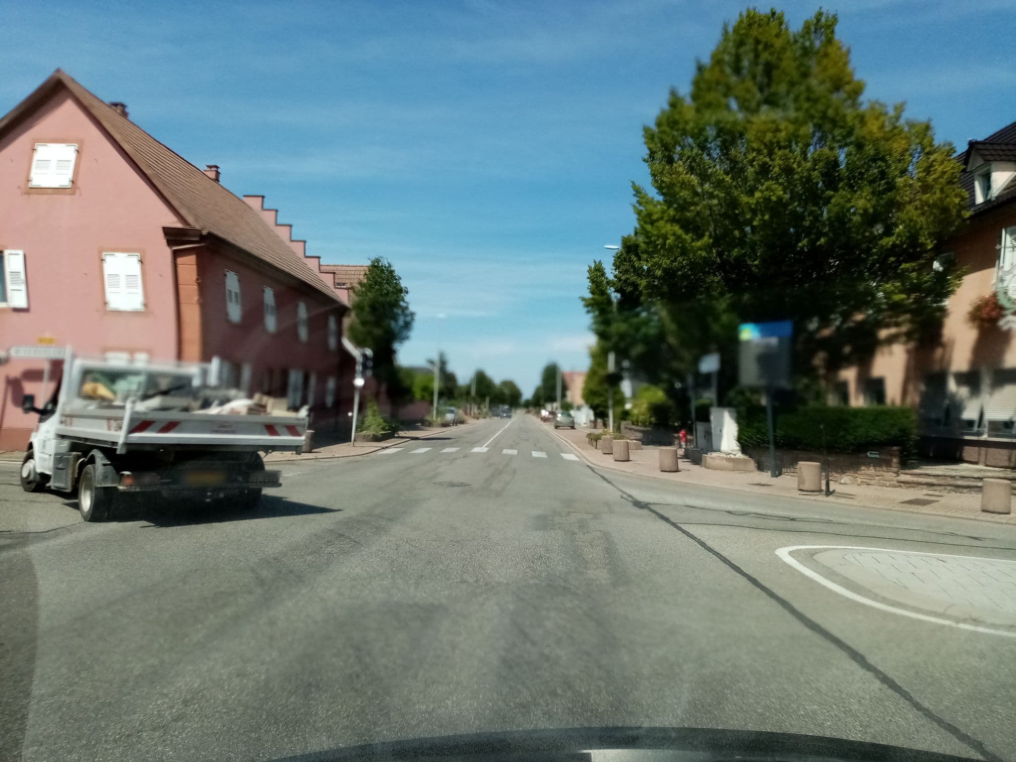 Street view near Hostellerie Groff - Aux deux clefs, Biesheim — © micmin1972 (CC BY-SA · Mapillary)