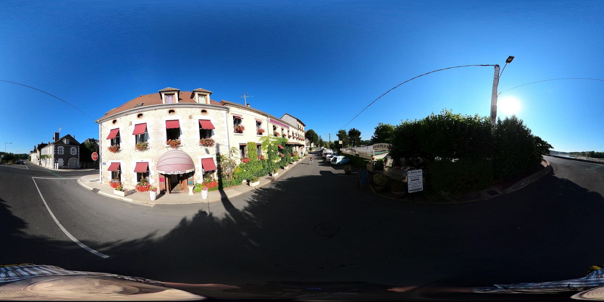 Street view near Hôtel de la Loire, Saint-Satur — © geovelo (CC BY-SA · Mapillary)