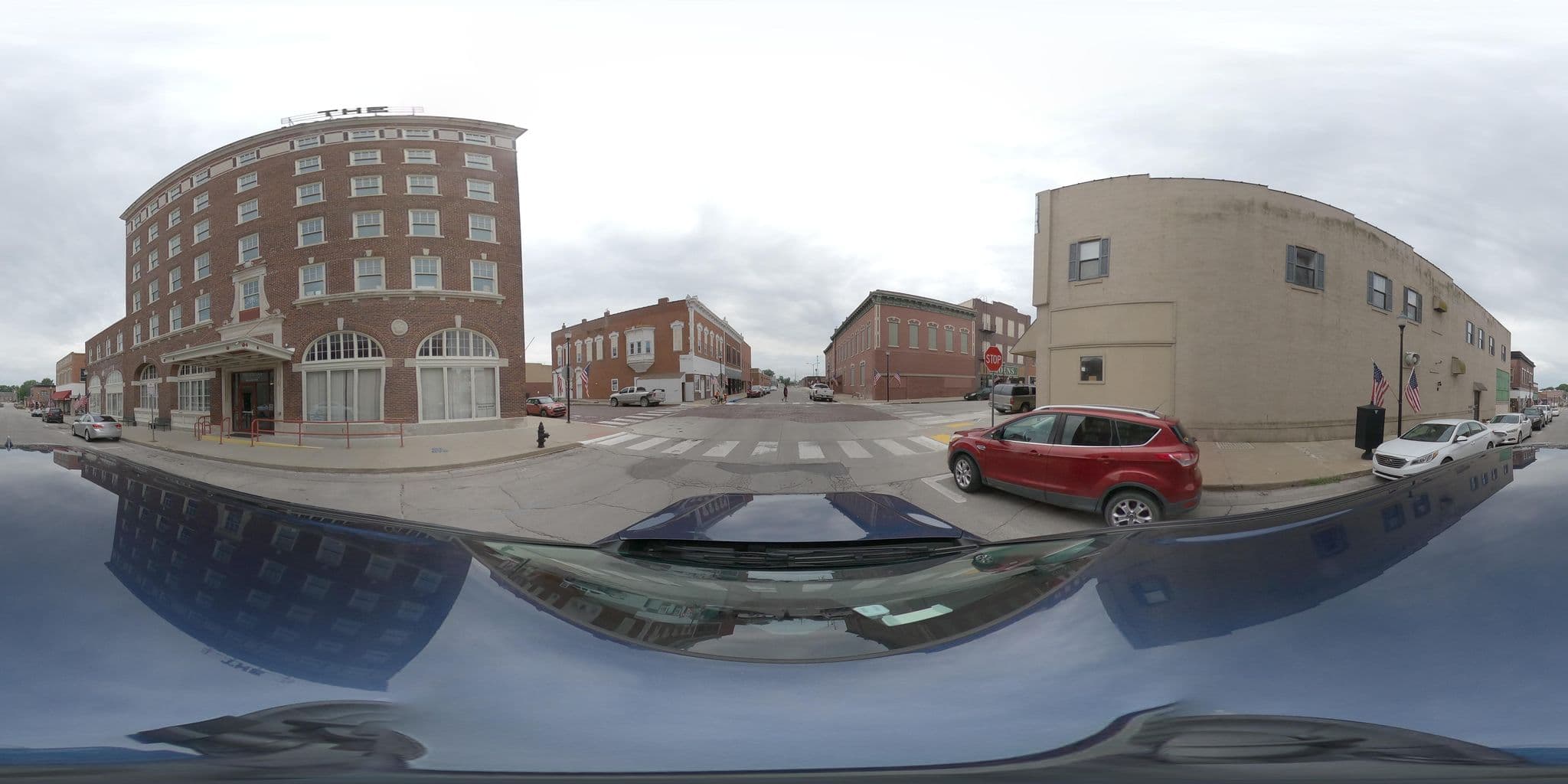 Street view near Iowana Hotel, Creston — © yo_scottie_oh (CC BY-SA · Mapillary)