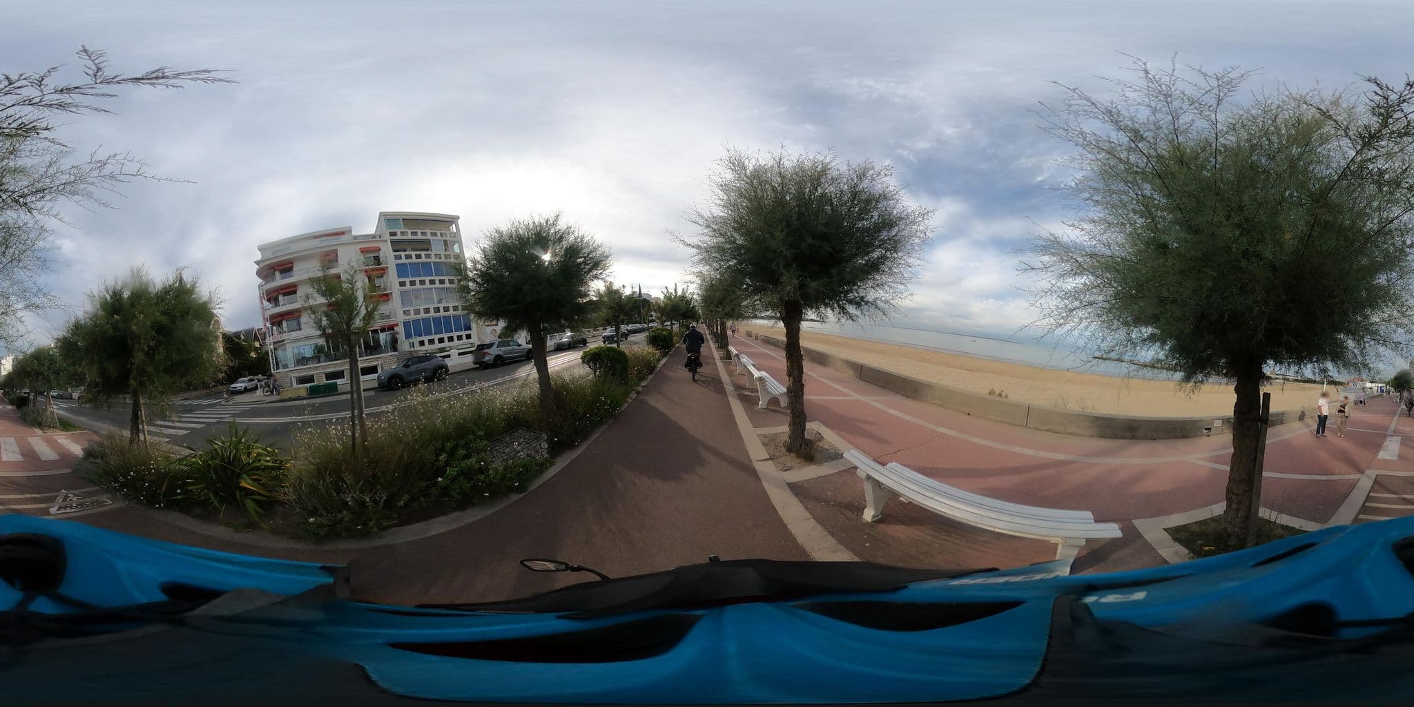 Street view near Family Golf Hotel, Royan — © padididejurbise (CC BY-SA · Mapillary)