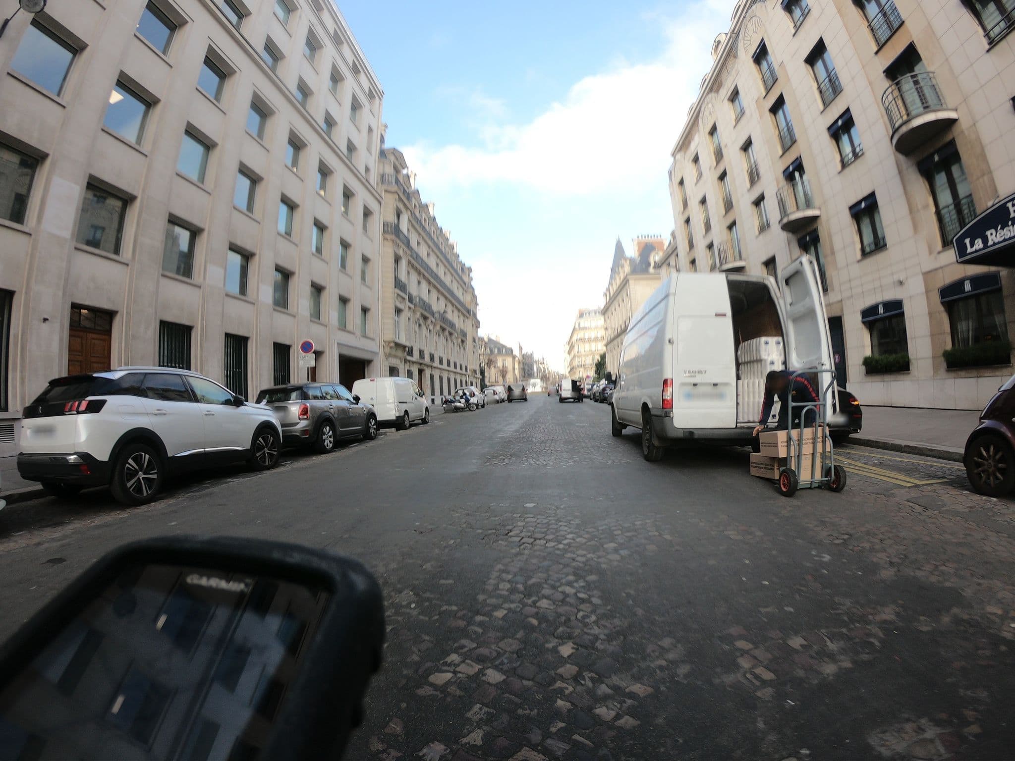 Street view near Hôtel la Résidence du Roy, Paris 08 Élysée — © htonchia (CC BY-SA · Mapillary)