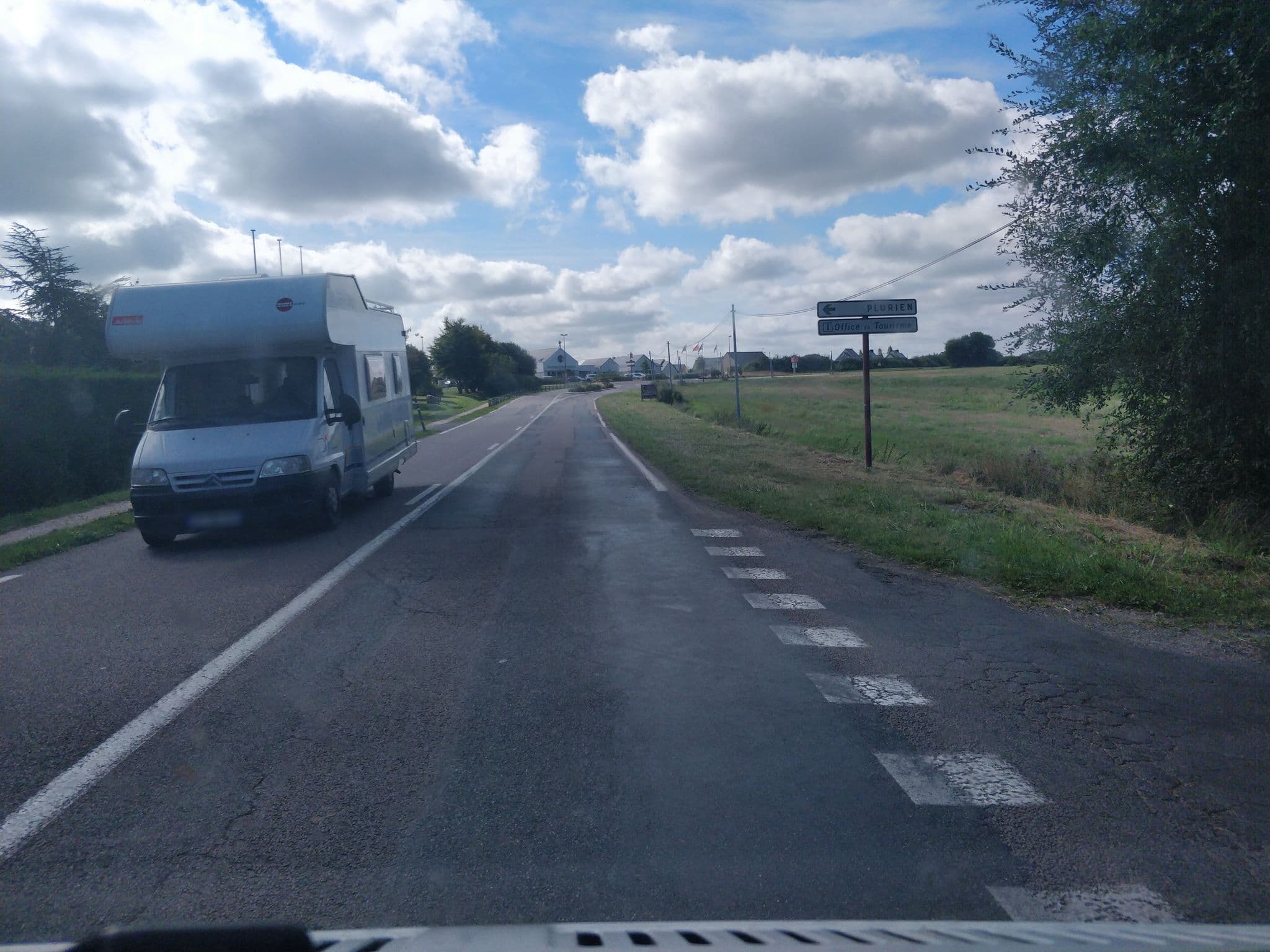 Street view near Hôtel Manoir de La Salle, Plurien — © raymond (CC BY-SA · Mapillary)