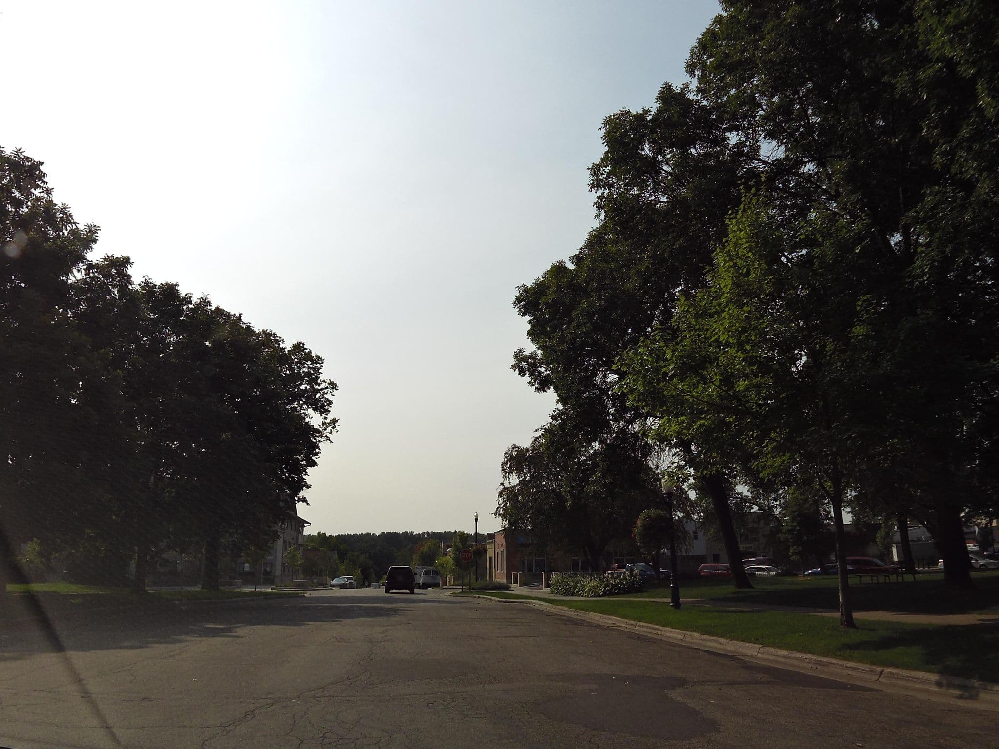 Street view near The Peacock Inn, Chaska — © allen (CC BY-SA · Mapillary)