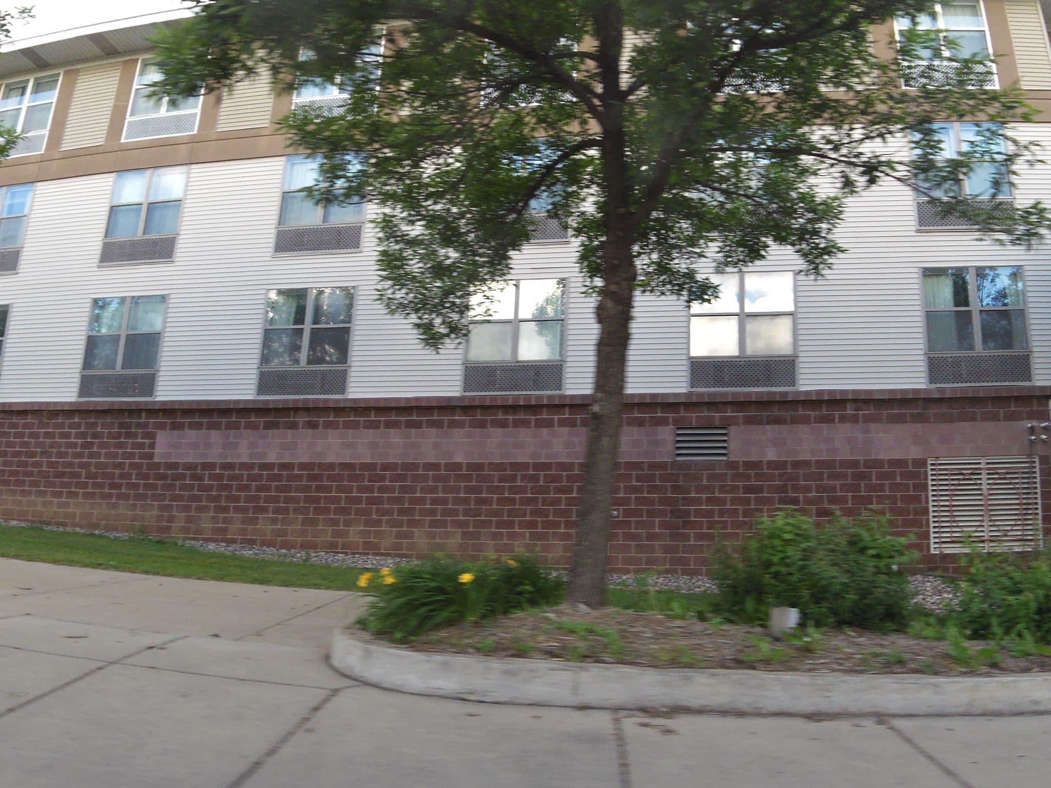 Street view near Best Western Chaska River Inn & Suites, Chaska — © allen (CC BY-SA · Mapillary)