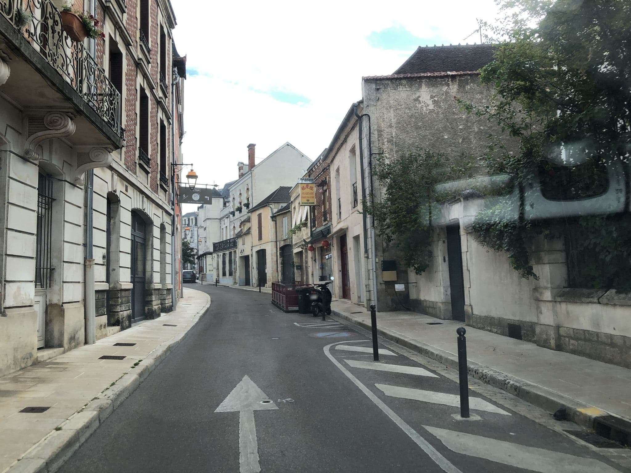 Street view near Le Nid, Auxerre — © cquest (CC BY-SA · Mapillary)