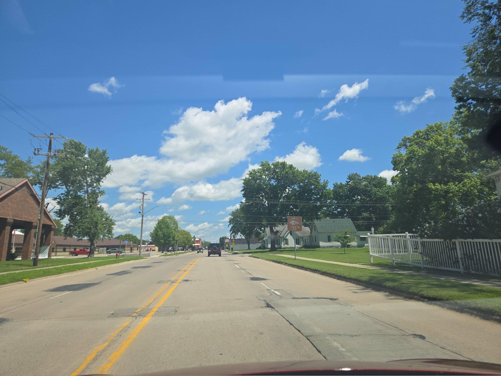 Street view near Gypsy Sisters Bed & Breakfast, Chariton — © Montrose_Lyle (CC BY-SA · Mapillary)