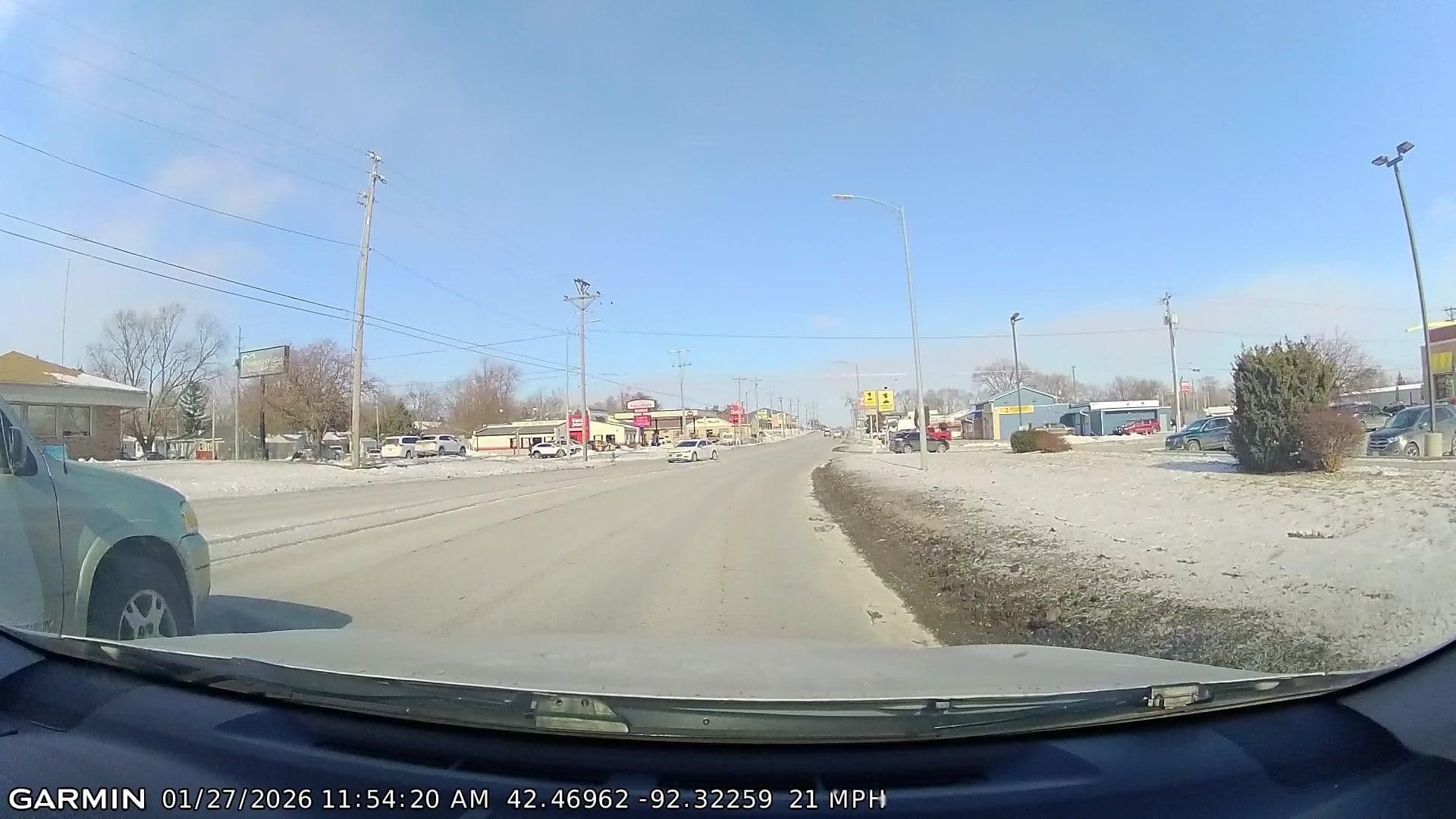 Street view near Heartland Inn Crossroads Waterloo (Iowa), Waterloo — © FeetAndInches (CC BY-SA · Mapillary)