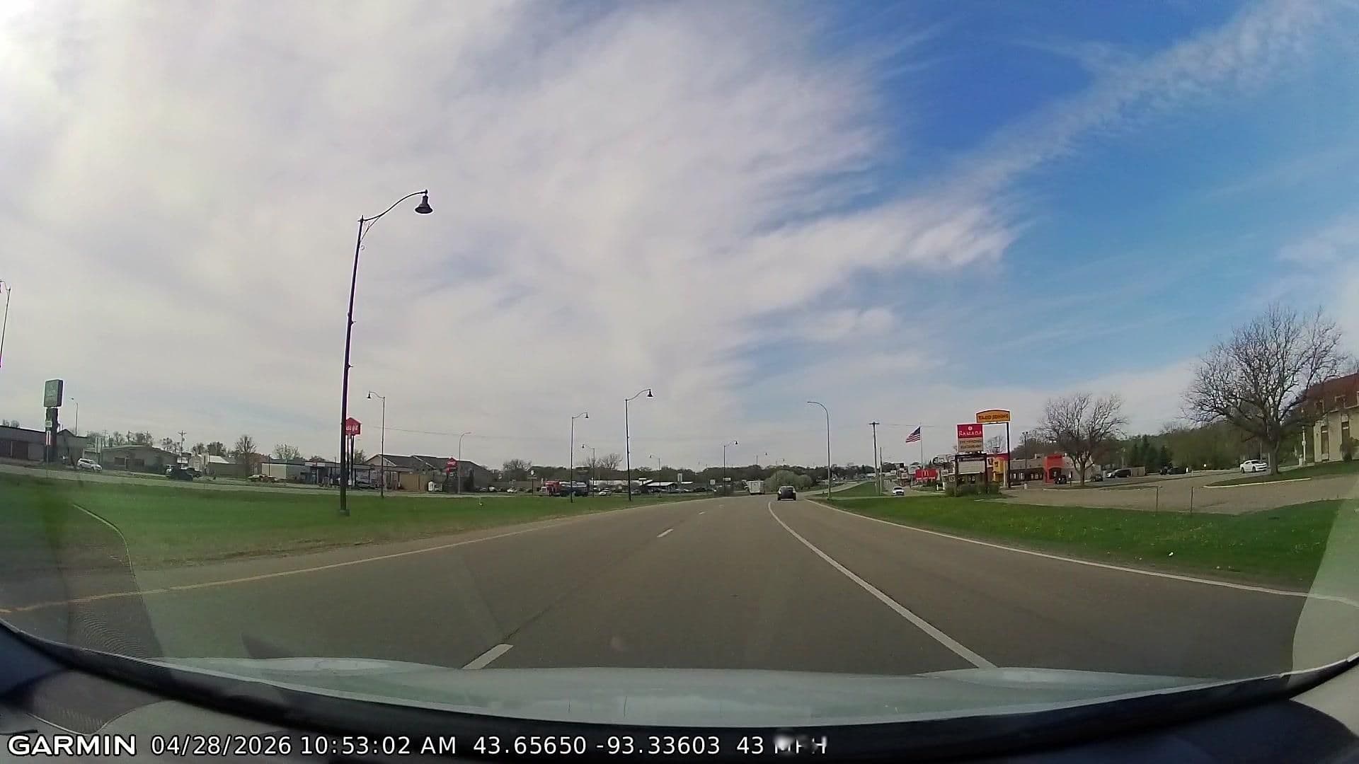 Street view near Knights Inn, Albert Lea — © FeetAndInches (CC BY-SA · Mapillary)