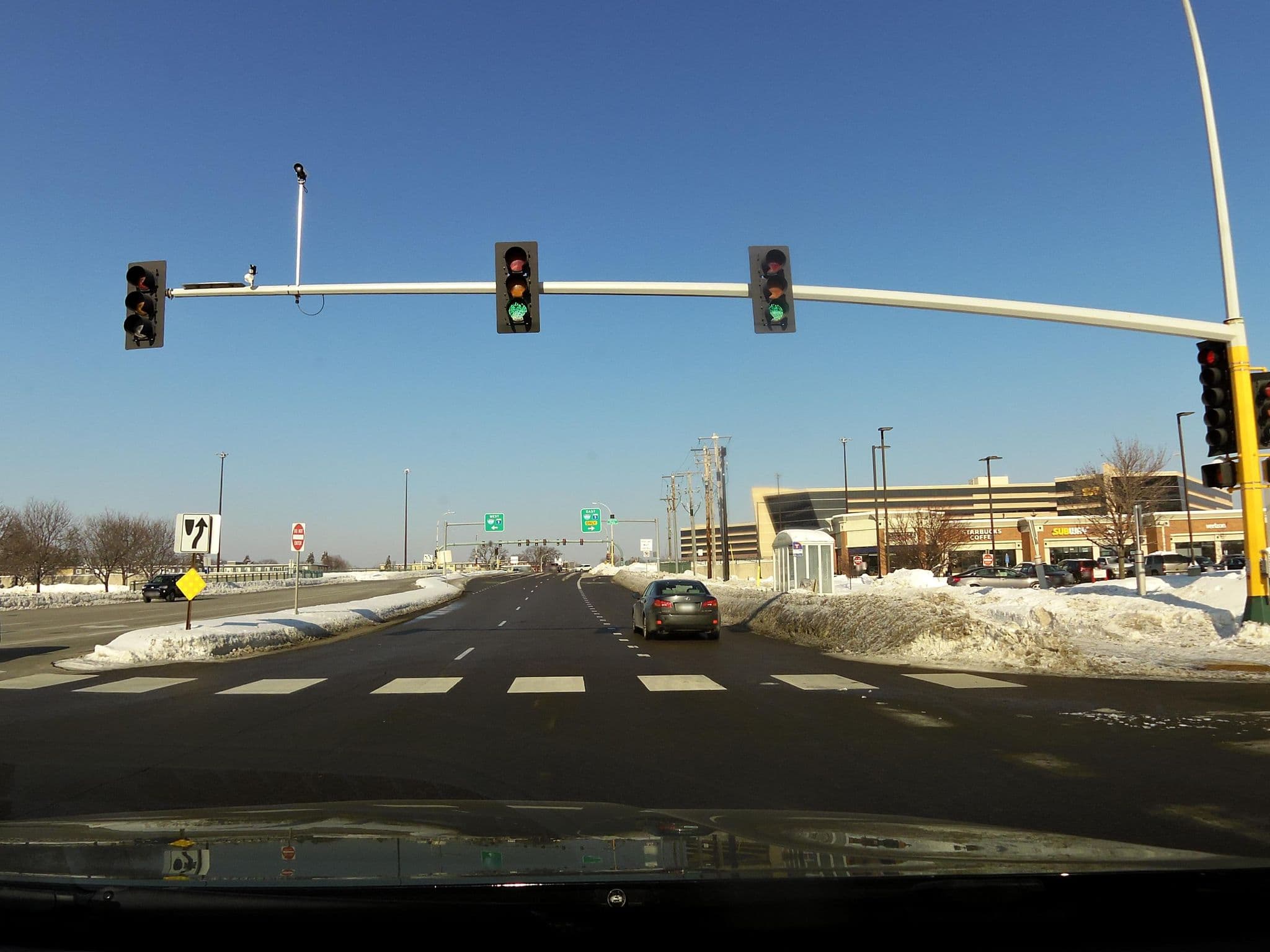 Street view near Vitaminwater Glow Bar @ Poolside Fashion, Bloomington — © allen (CC BY-SA · Mapillary)