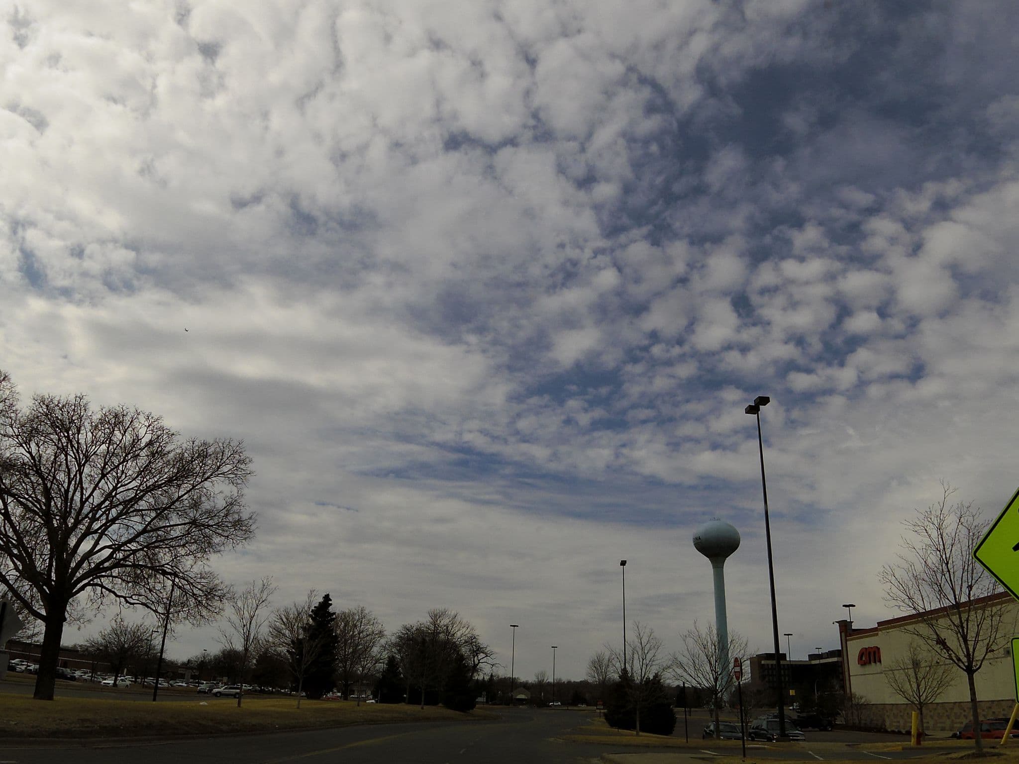 Street view near Tiki Hut, Edina — © allen (CC BY-SA · Mapillary)