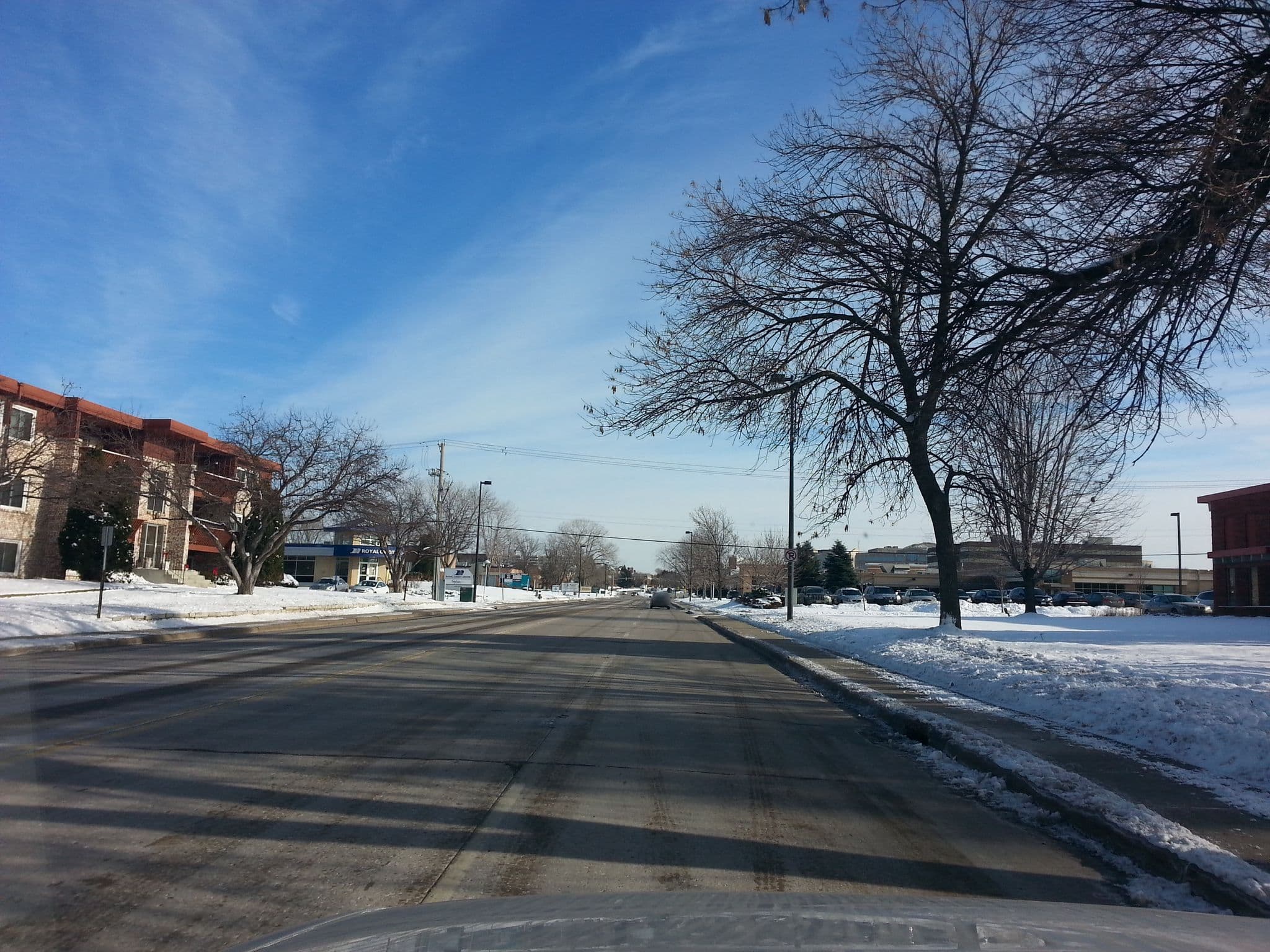 Street view near New Versailles (let them eat cake), Edina — © allen (CC BY-SA · Mapillary)