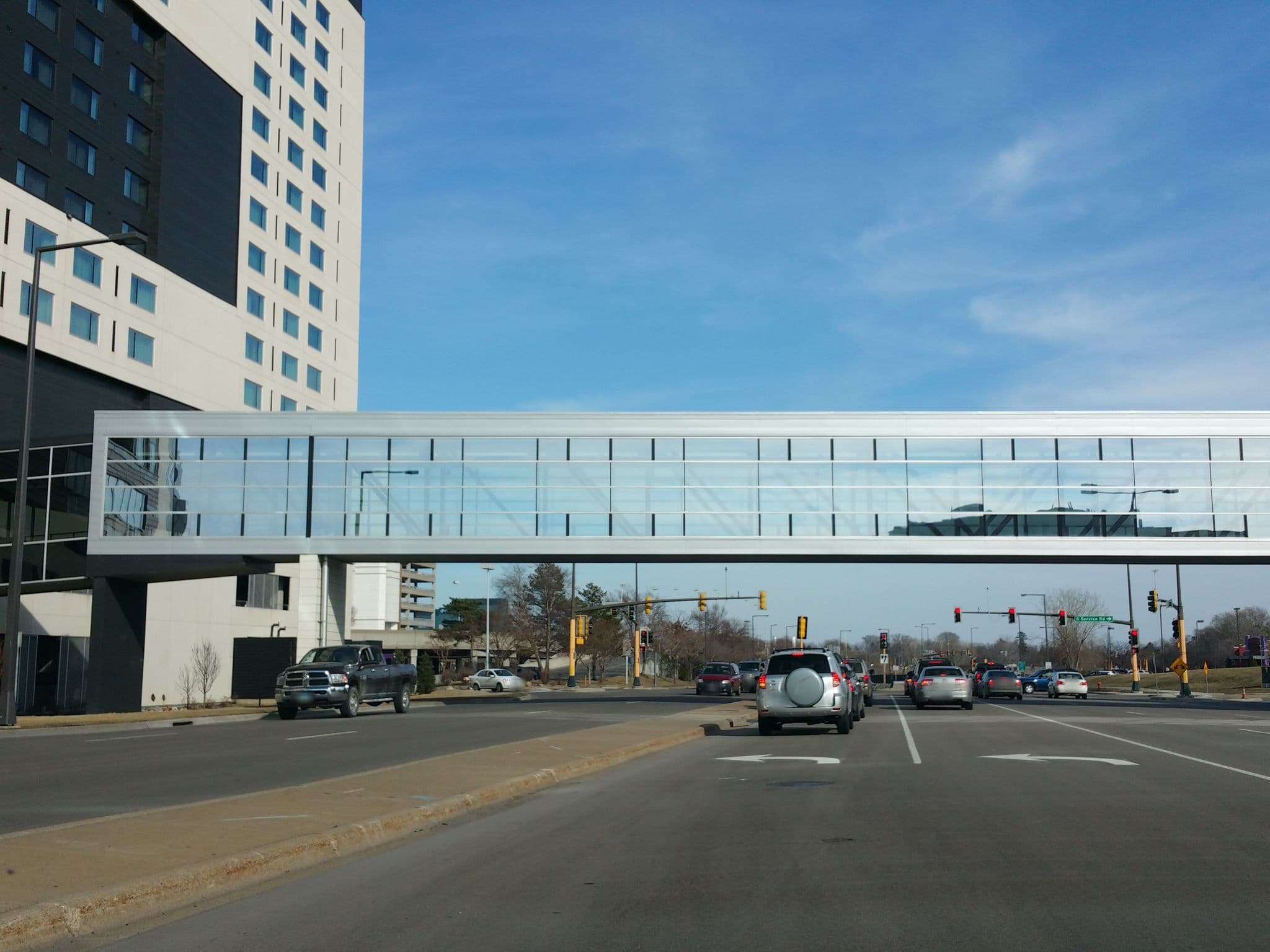 Street view near Business Class Lounge, Radisson Blu, Bloomington — © noliver (CC BY-SA · Mapillary)
