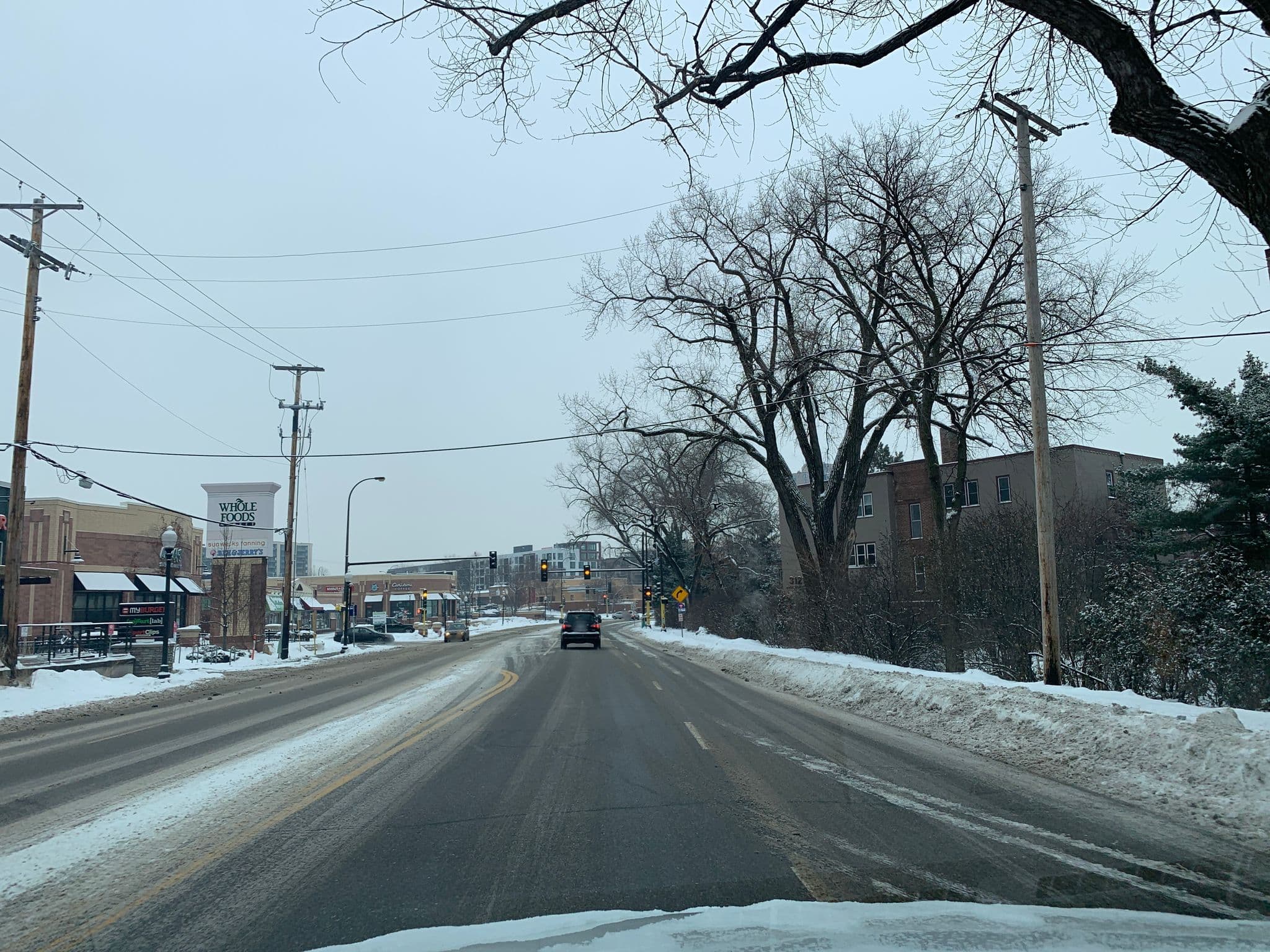 Street view near Hotel Calhoun, Saint Louis Park — © billamartin (CC BY-SA · Mapillary)