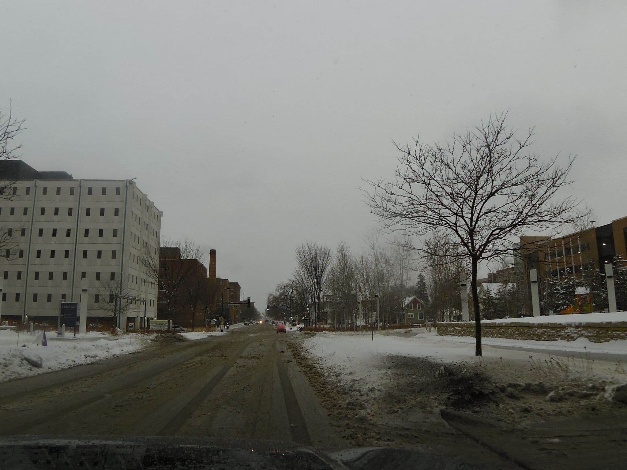 Street view near Ronald McDonald House - Children's Mlps., Minneapolis — © allen (CC BY-SA · Mapillary)