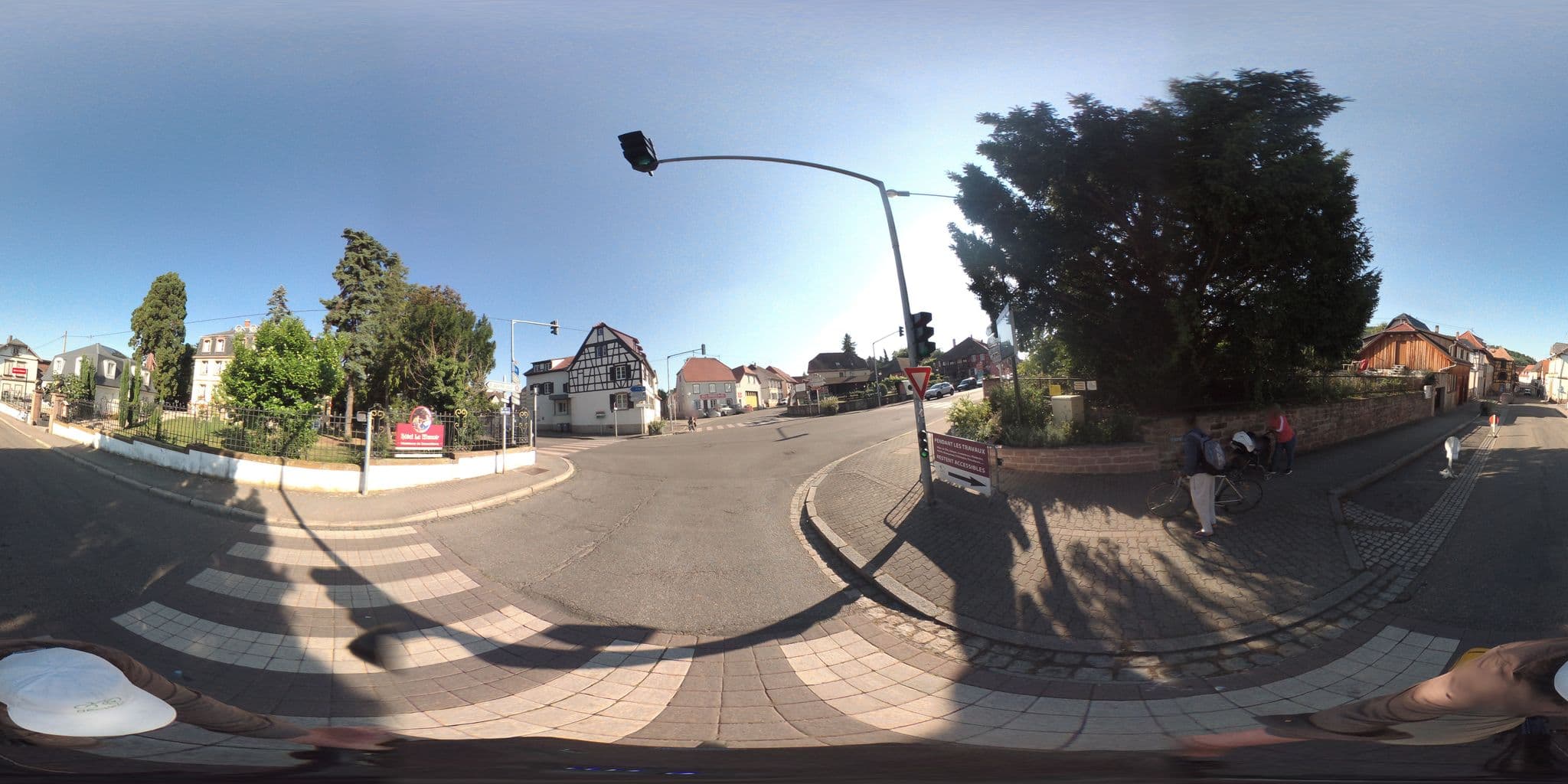 Street view near Hôtel Le Manoir, Barr — © geovelo (CC BY-SA · Mapillary)