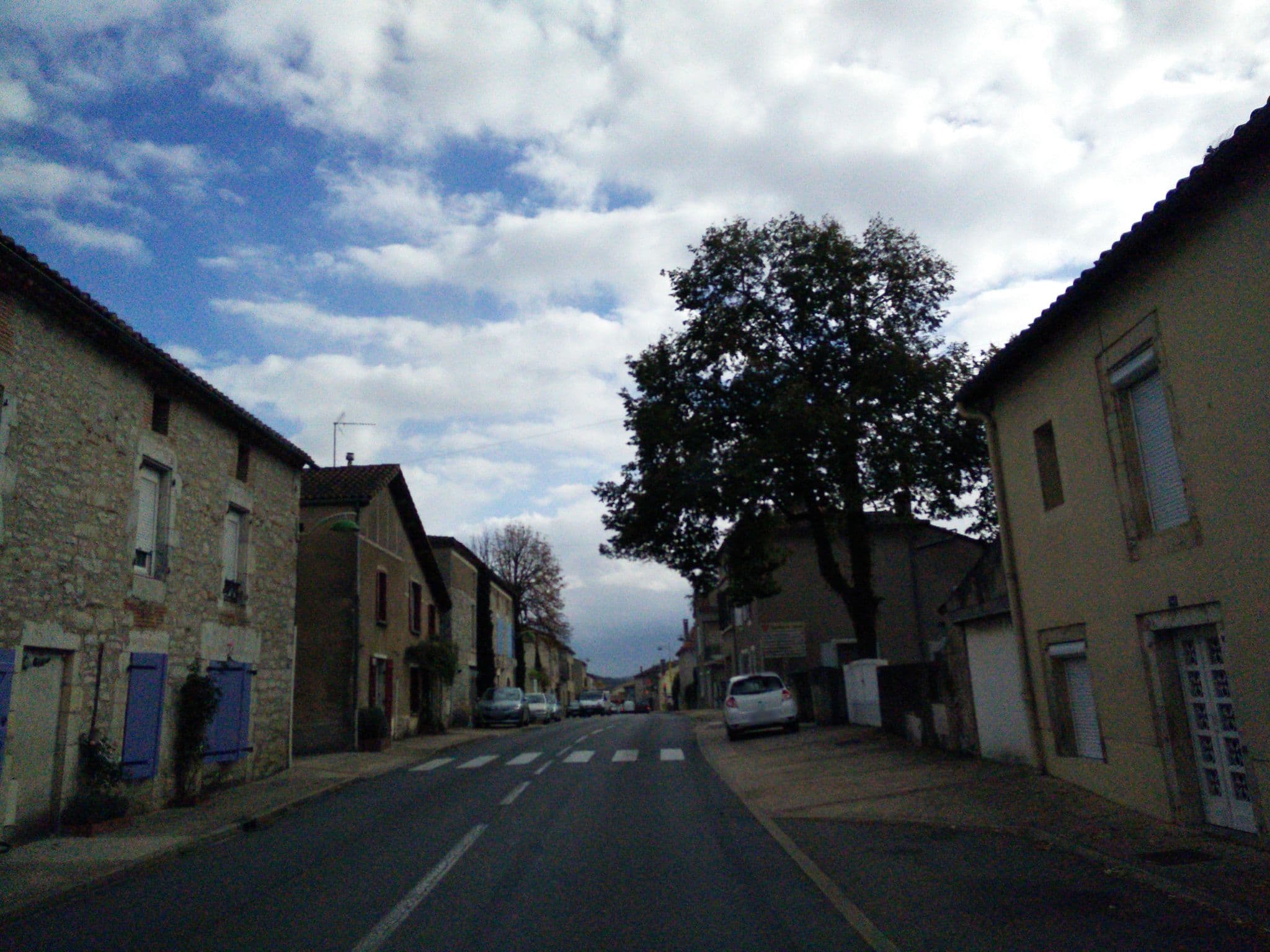 Street view near Le Clos Fleuri, Pradines — © volucris (CC BY-SA · Mapillary)