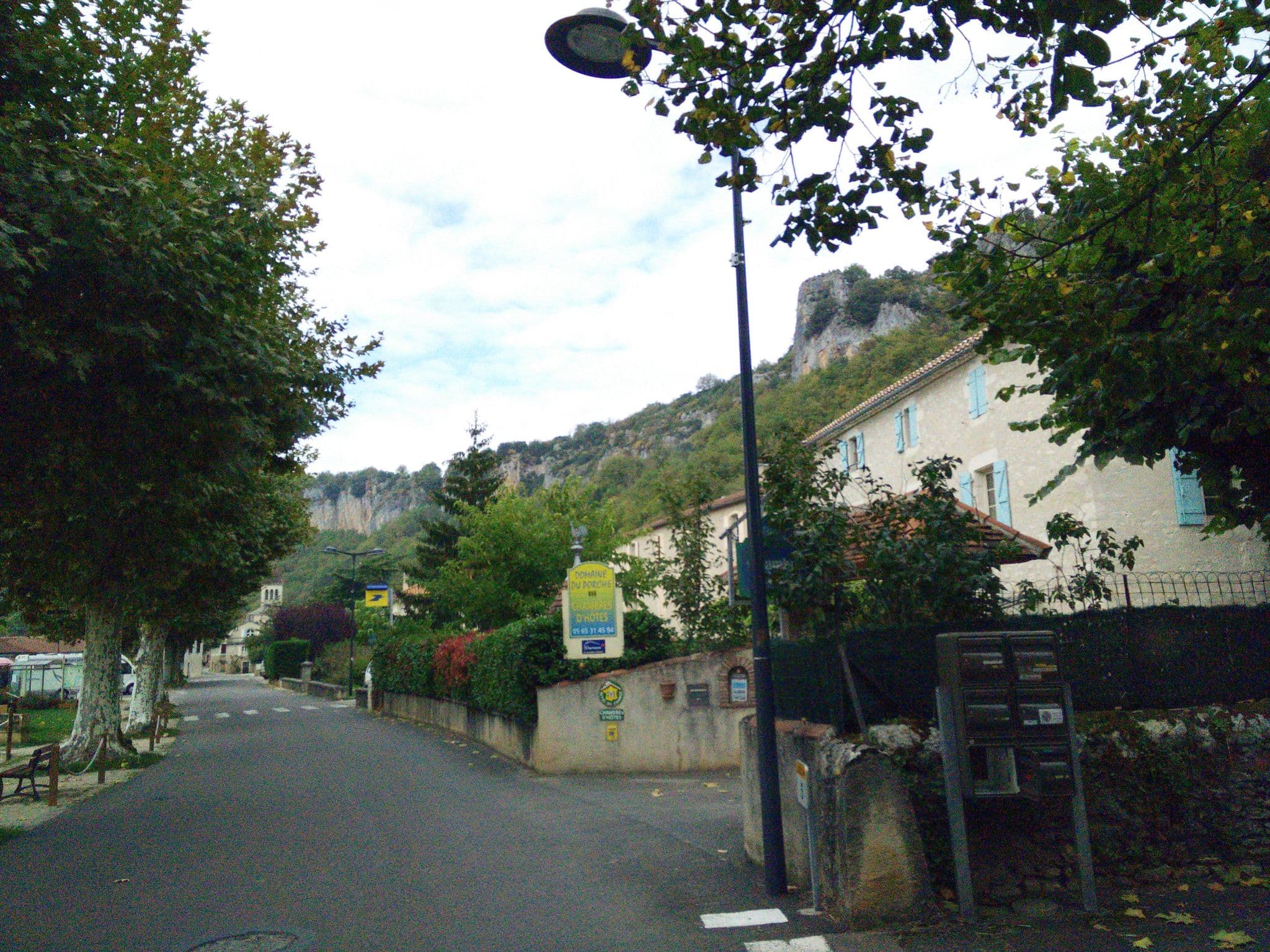 Street view near Domaine du Porche, Cahors — © volucris (CC BY-SA · Mapillary)
