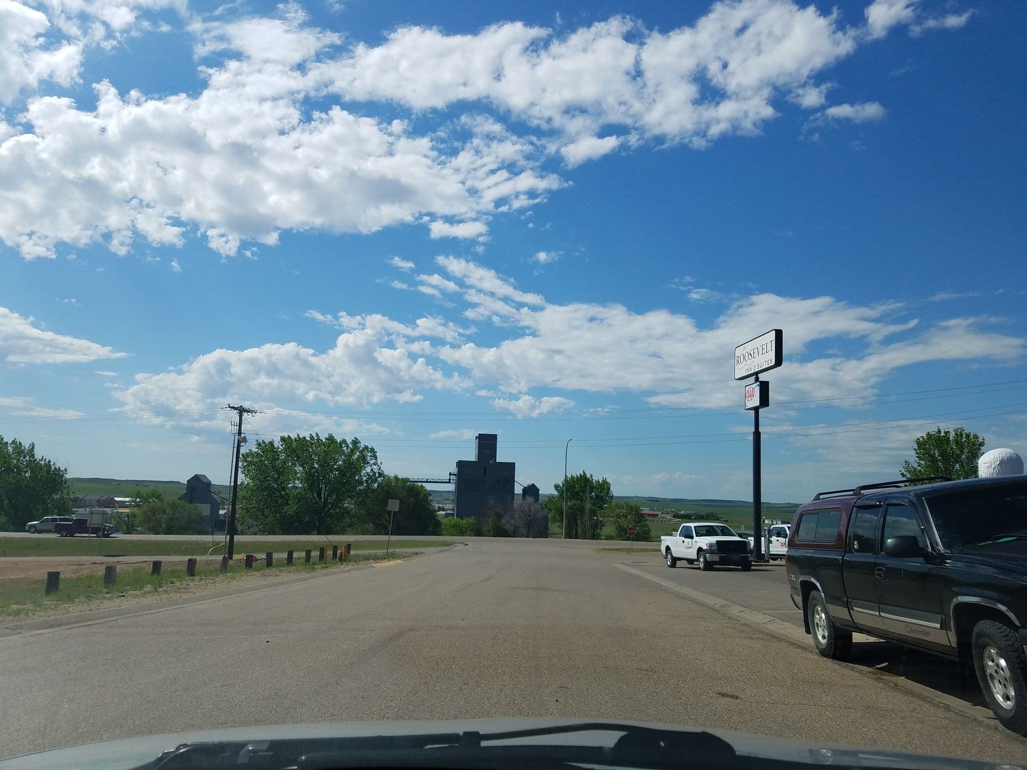 Street view near Rosevelt Inn, Watford City — © noliver (CC BY-SA · Mapillary)