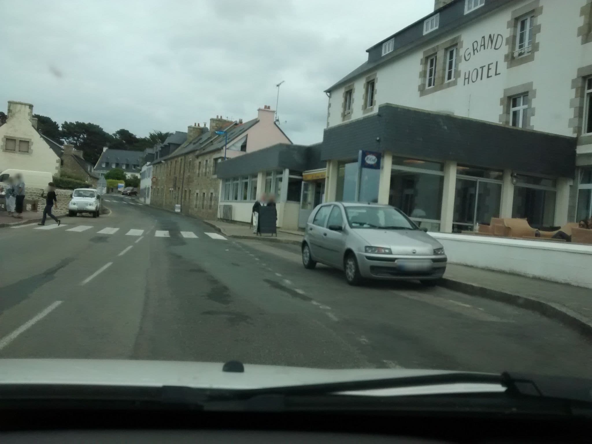 Street view near Grand Hotel, Penvénan — © mgageo (CC BY-SA · Mapillary)