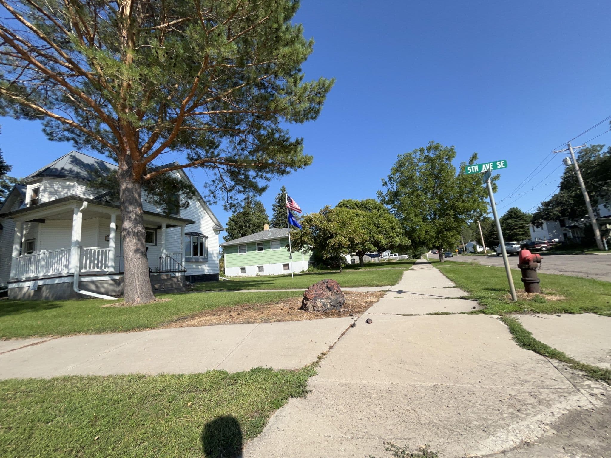 Street view near Three Oaks Guest Inn, Valley City — © hereitgoes (CC BY-SA · Mapillary)