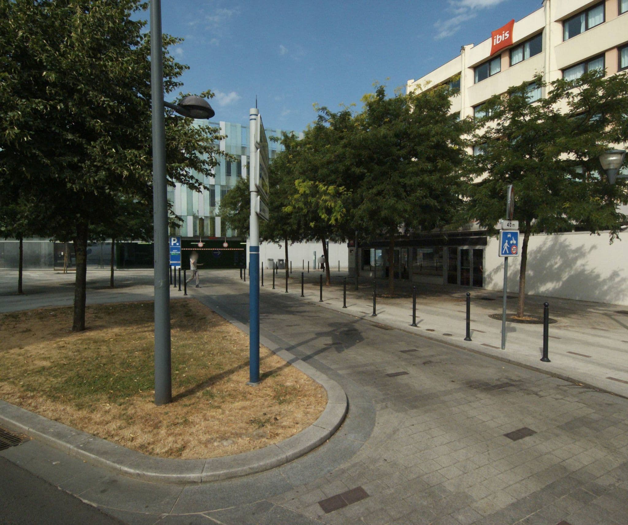 Street view near Ibis, Tourcoing — © melimmergis (CC BY-SA · Mapillary)