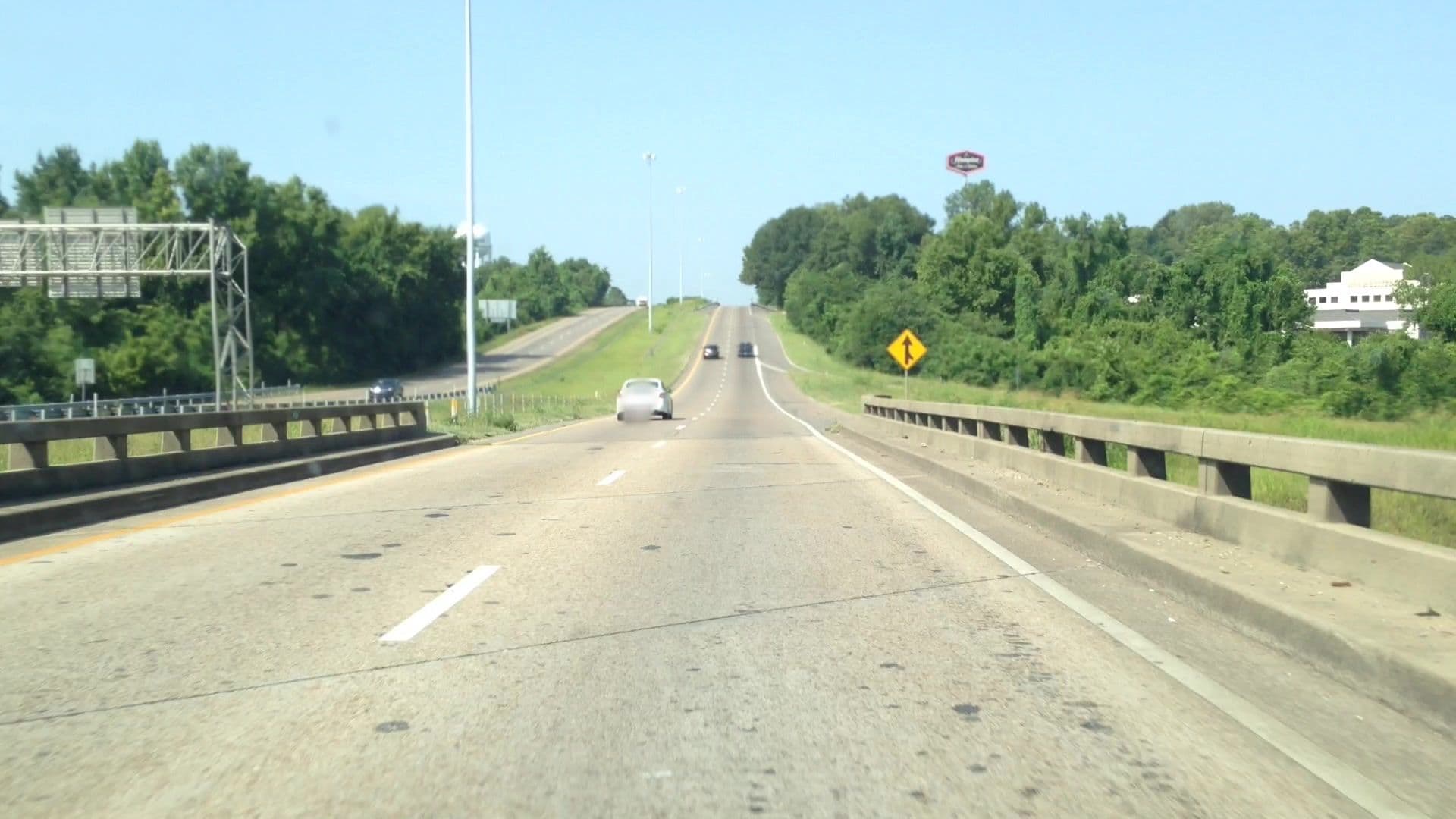 Street view near econolodge airport, Beechwood — © lvl5 (CC BY-SA · Mapillary)