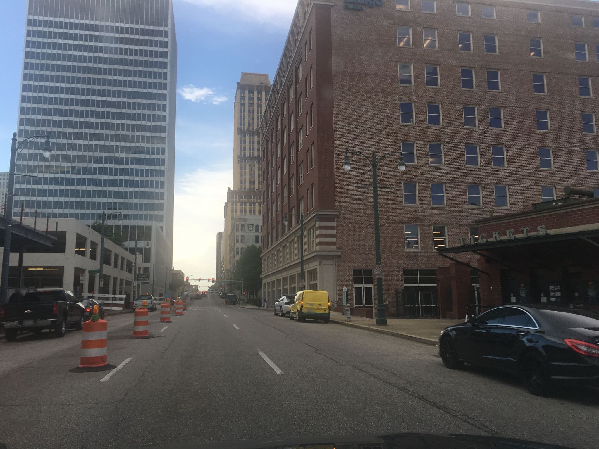 Street view near Benchmark Hotel, Memphis — © raveneye (CC BY-SA · Mapillary)