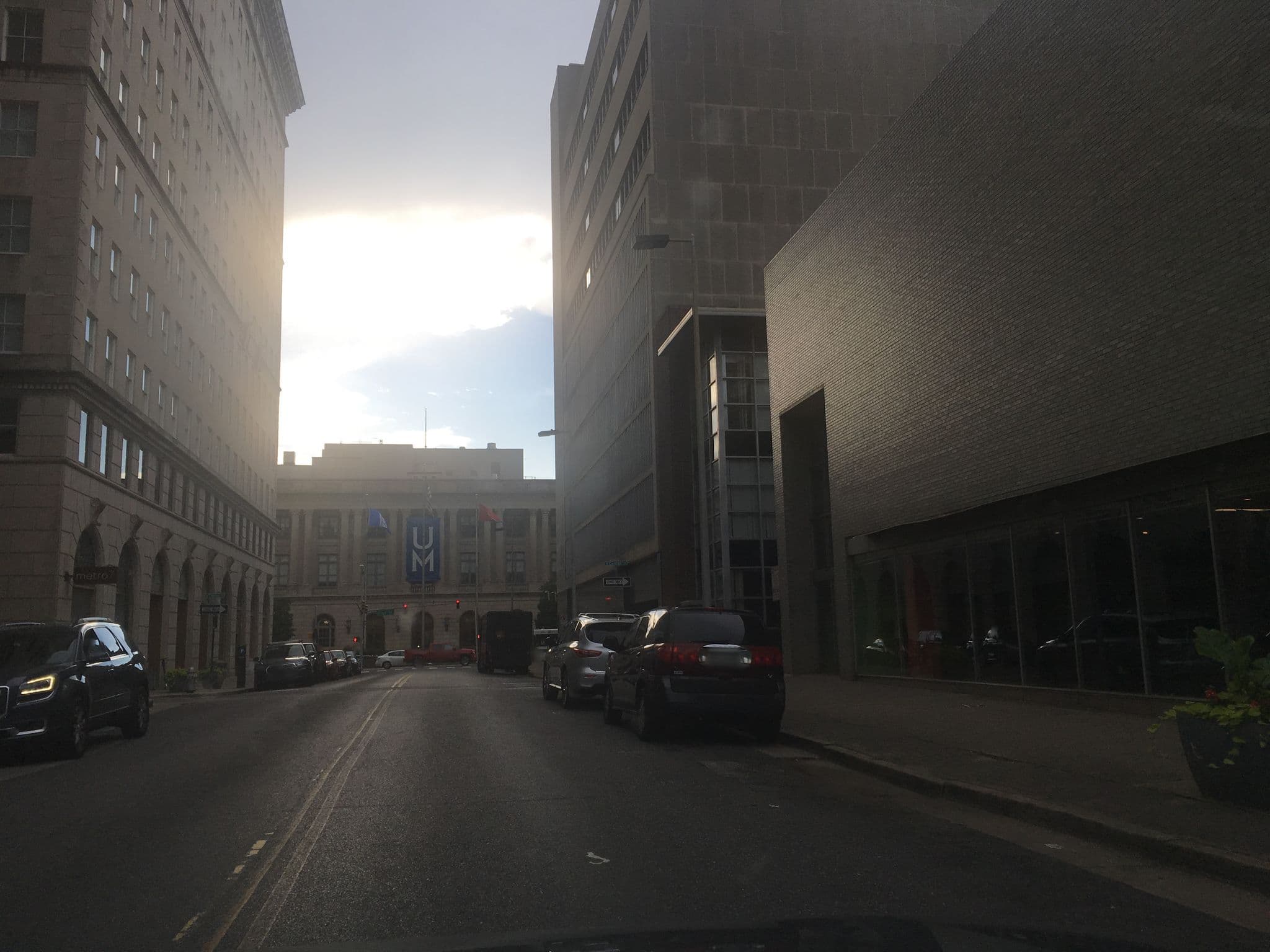 Street view near Madison Hotel Presidential Suite, Memphis — © raveneye (CC BY-SA · Mapillary)