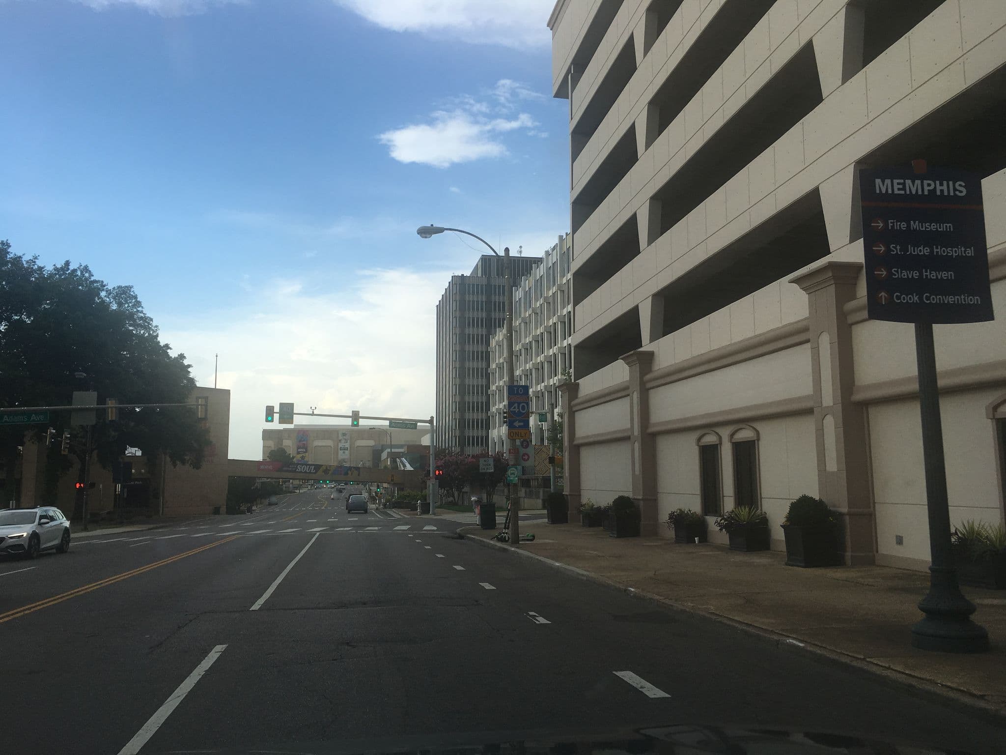Street view near Comfort Inn, Memphis — © raveneye (CC BY-SA · Mapillary)