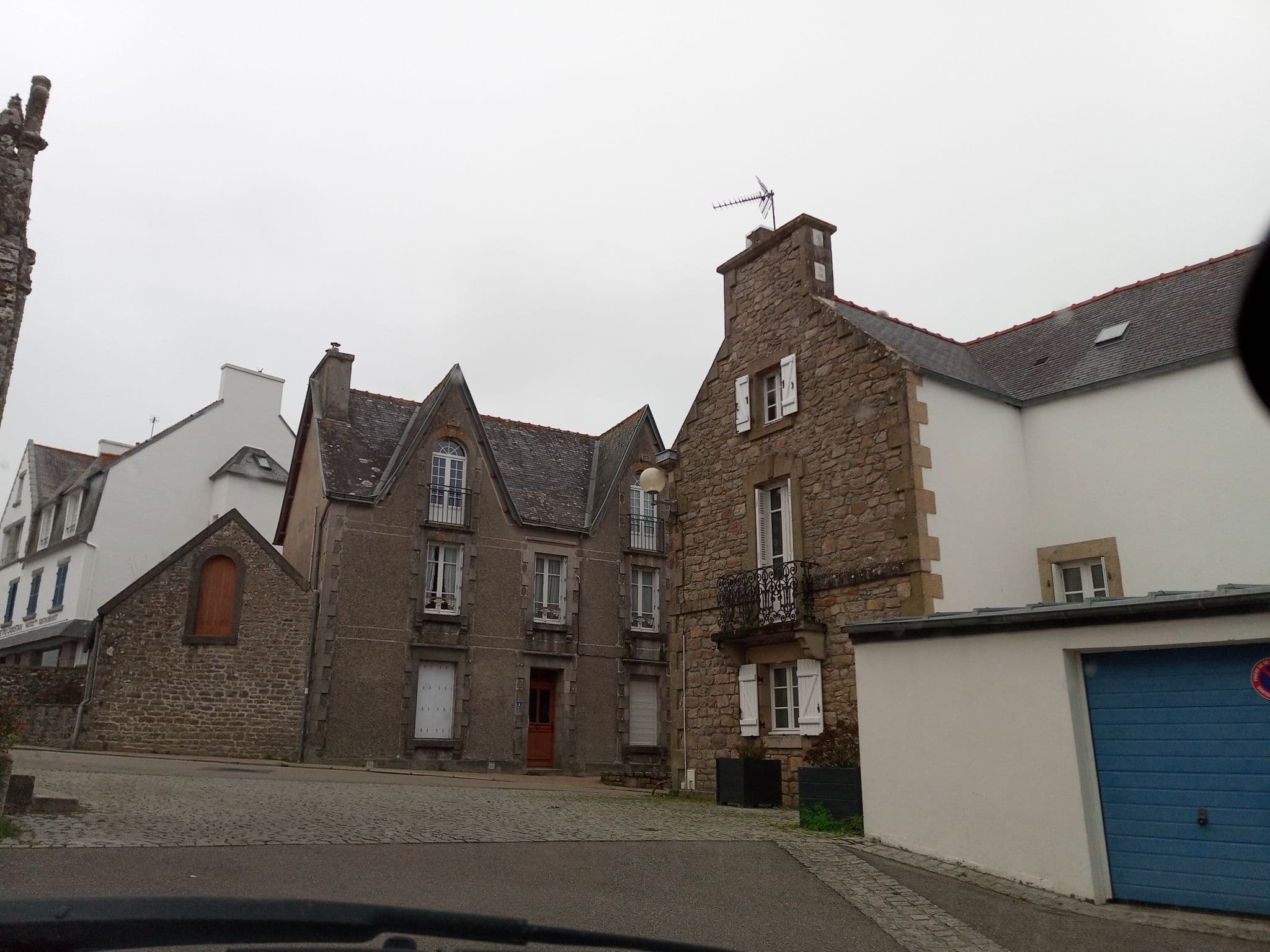 Street view near Tante Phine, Esquibien — © sceric (CC BY-SA · Mapillary)