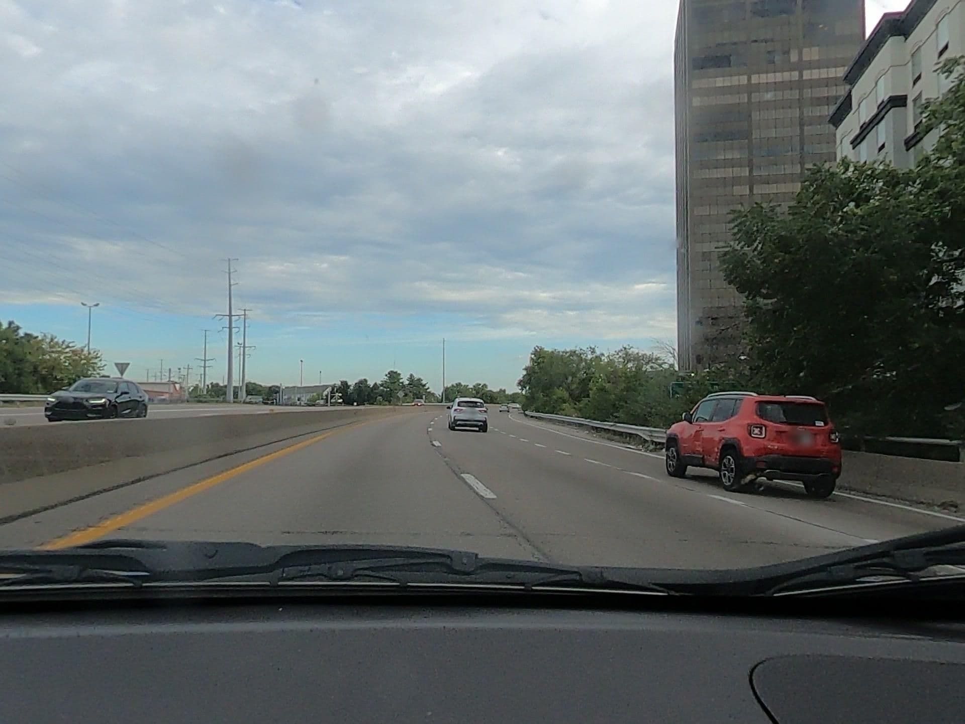 Street view near Hilton, Ladue — © mappyarianna (CC BY-SA · Mapillary)