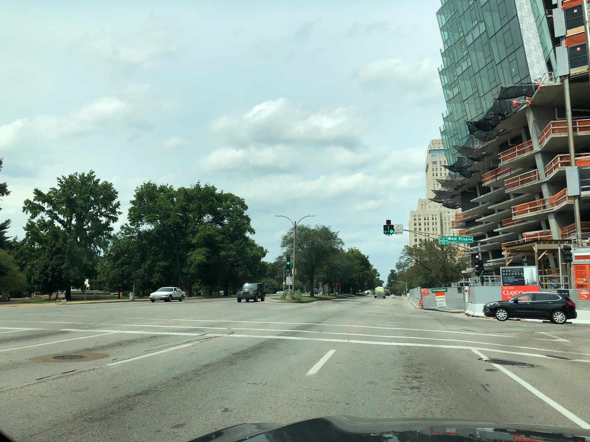 Street view near Smoosh Room Chase, University City — © zandu (CC BY-SA · Mapillary)