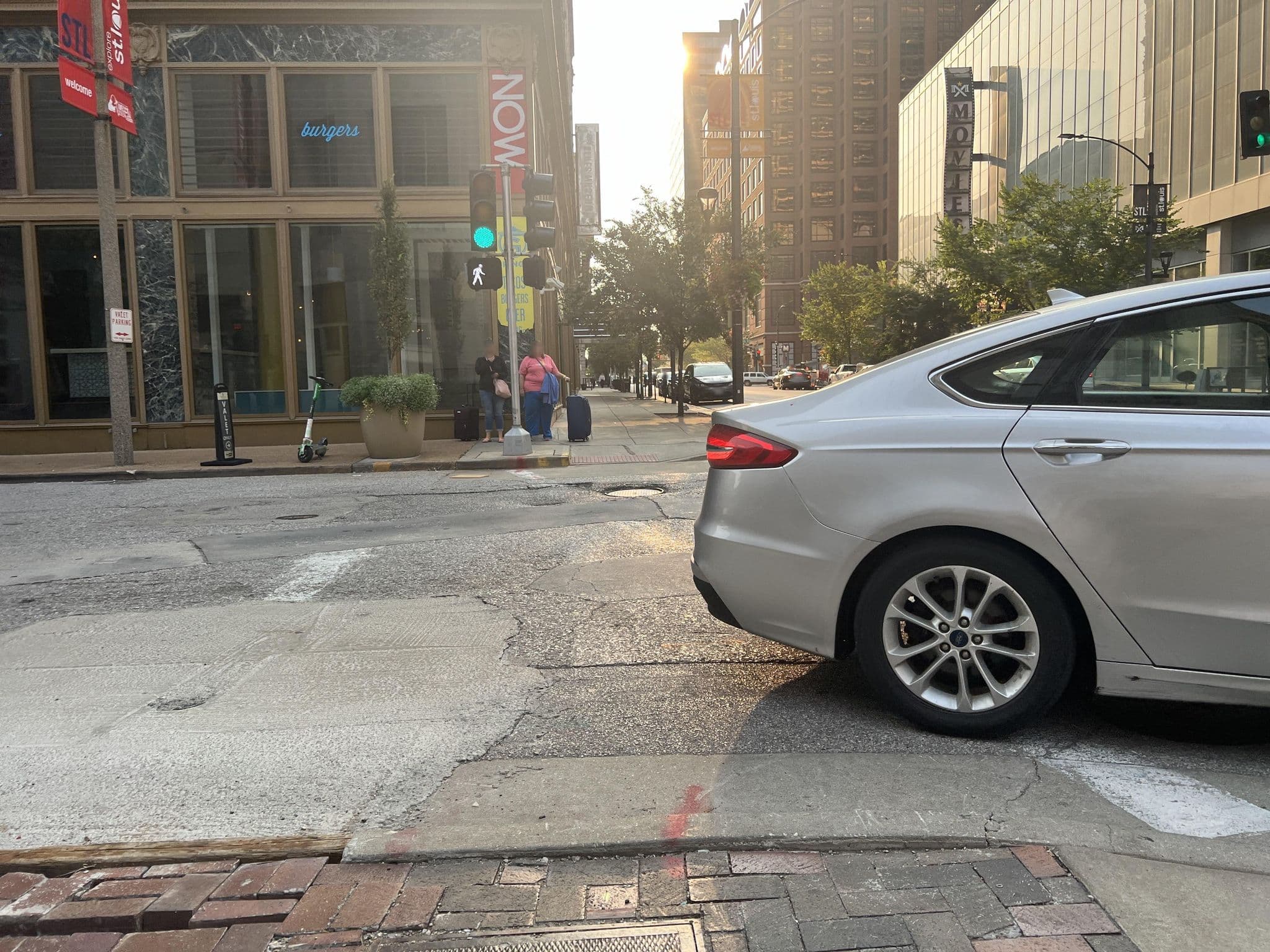 Street view near Embassy Suites by Hilton, St. Louis — © shogohirasawa (CC BY-SA · Mapillary)